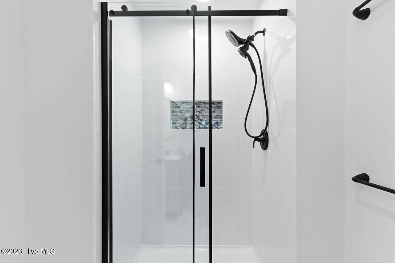 100553322 | Photo 38