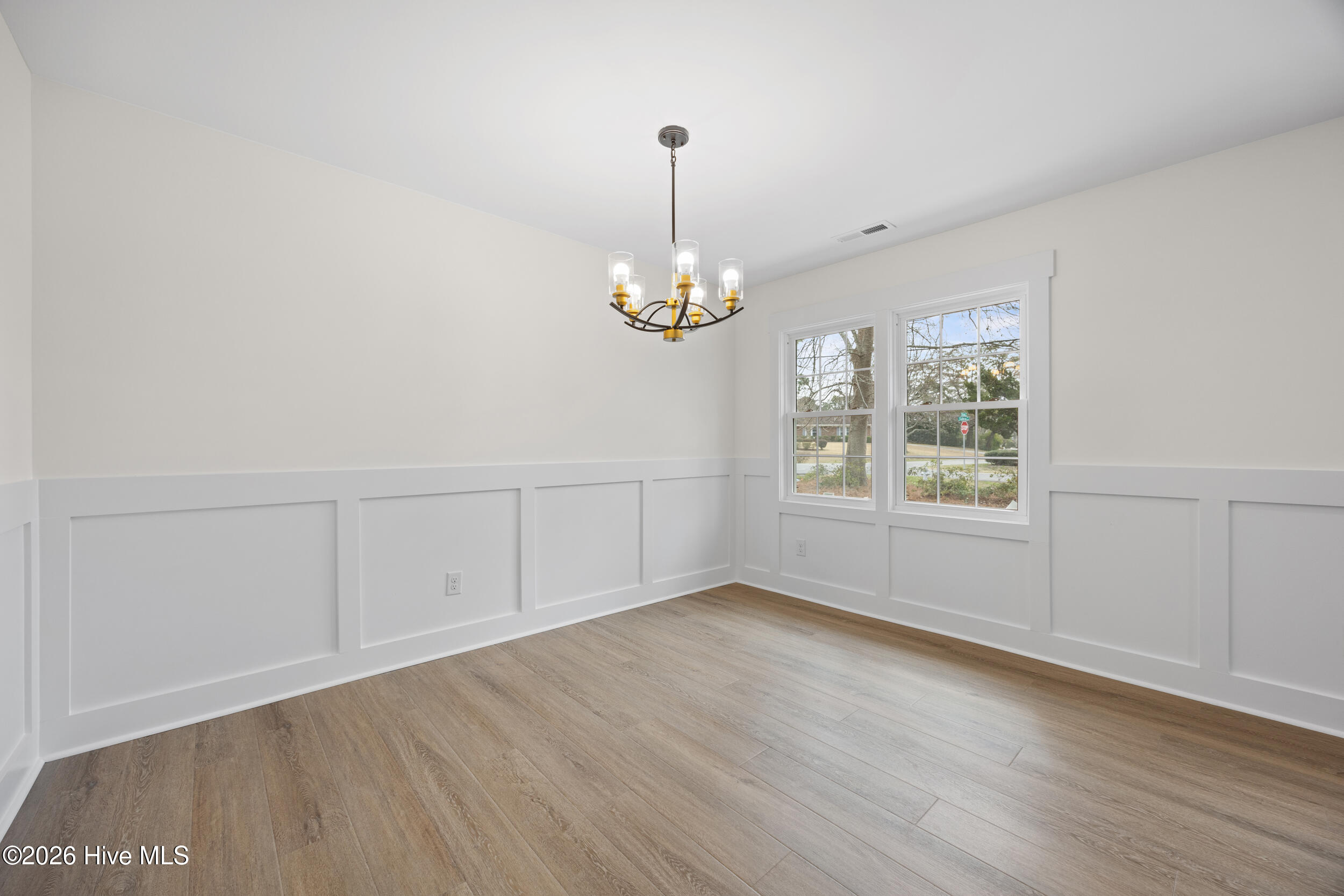 100556943 | Photo 18