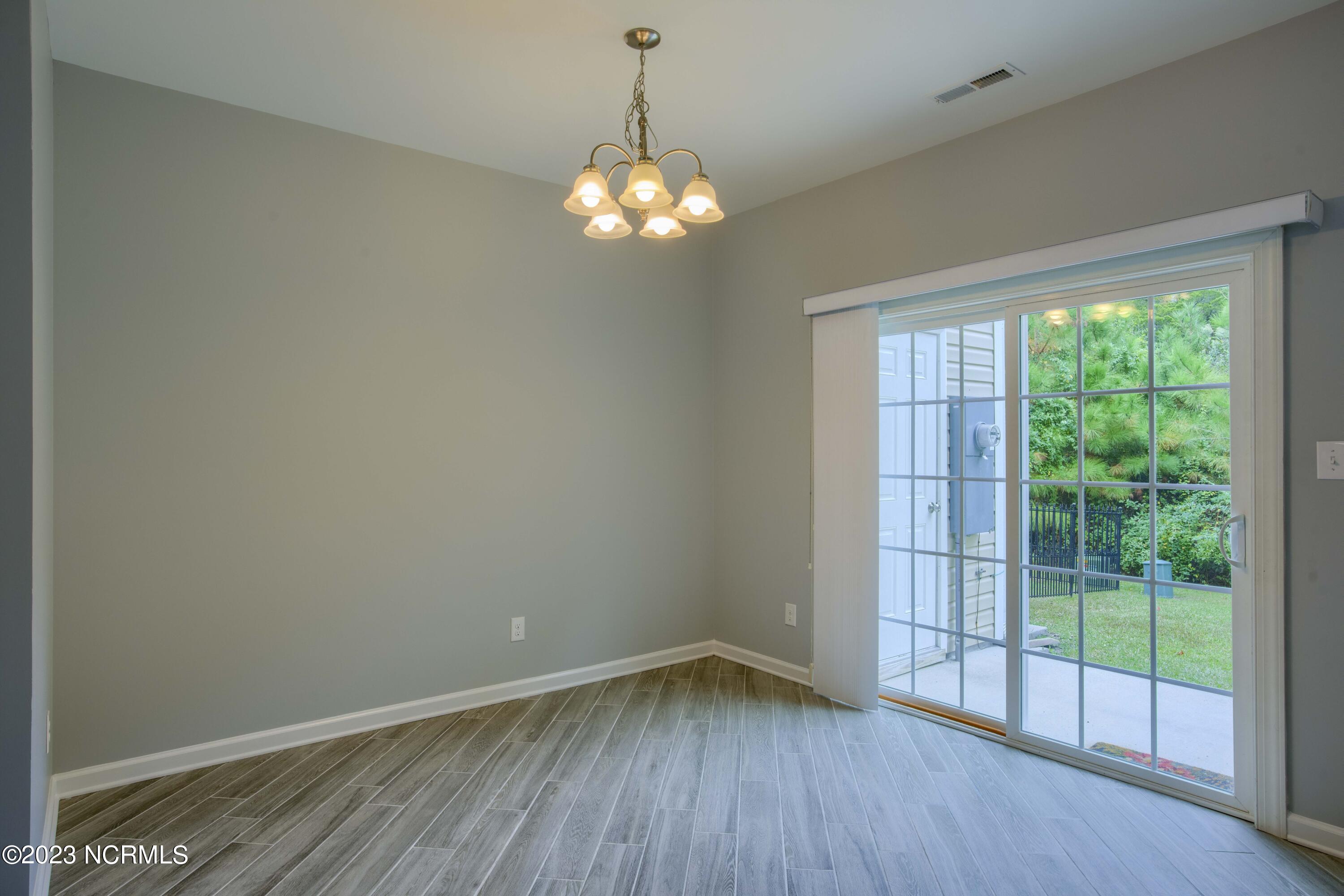 100545817 | Photo 19