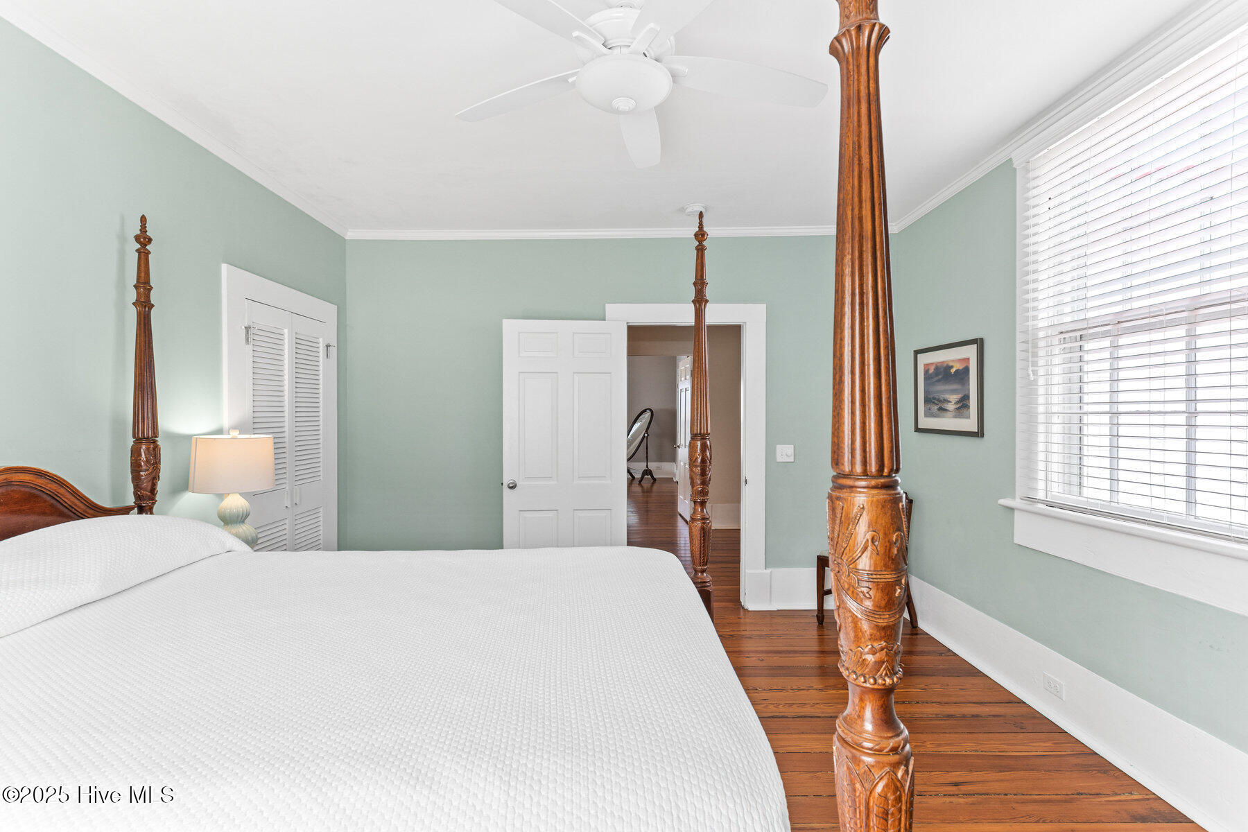 100561116 | Photo 32