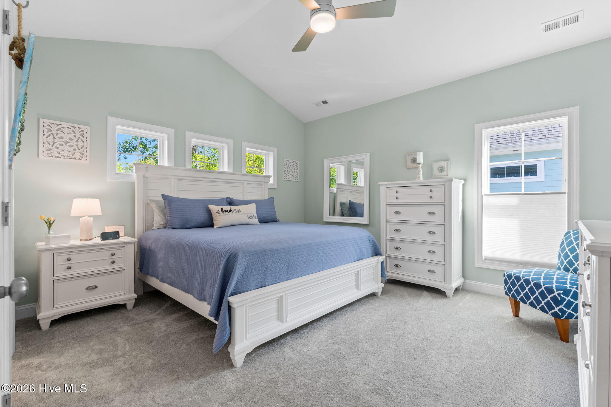 100568593 | Photo 16