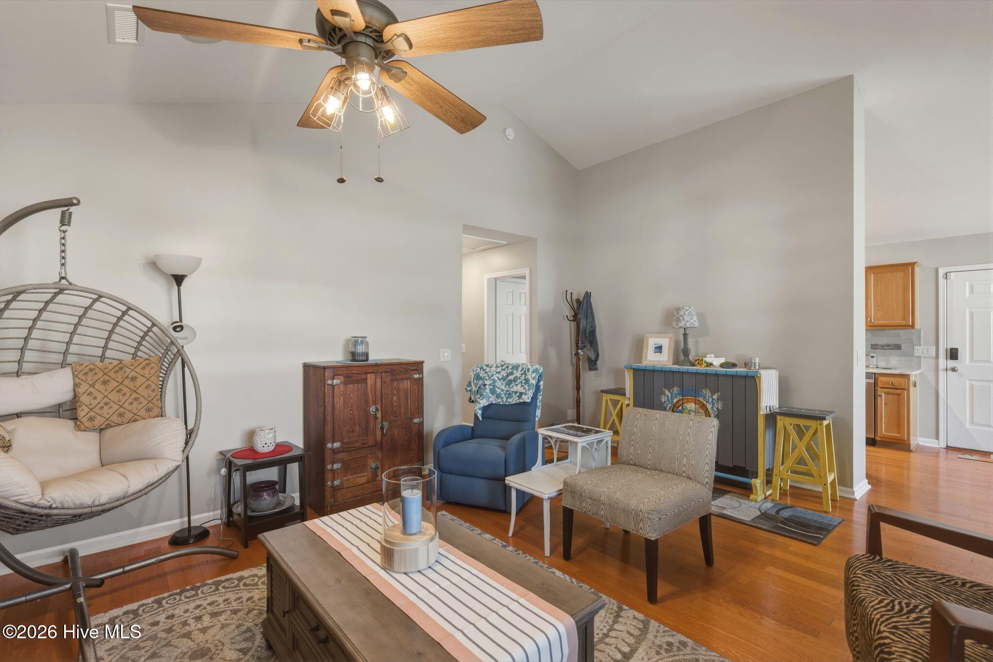 100562686 | Photo 10