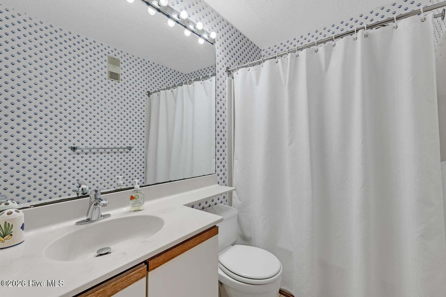 100560300 | Photo 24