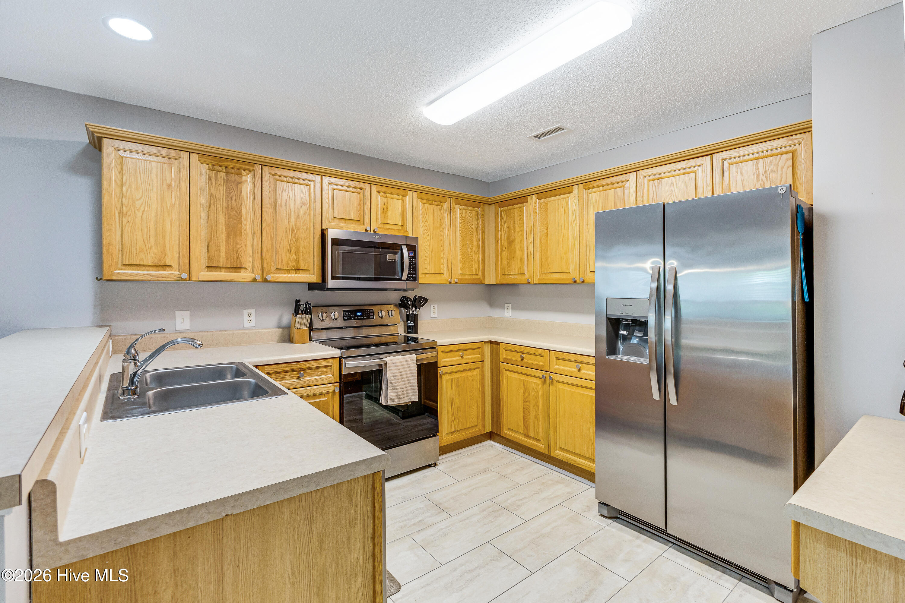 100566975 | Photo 14