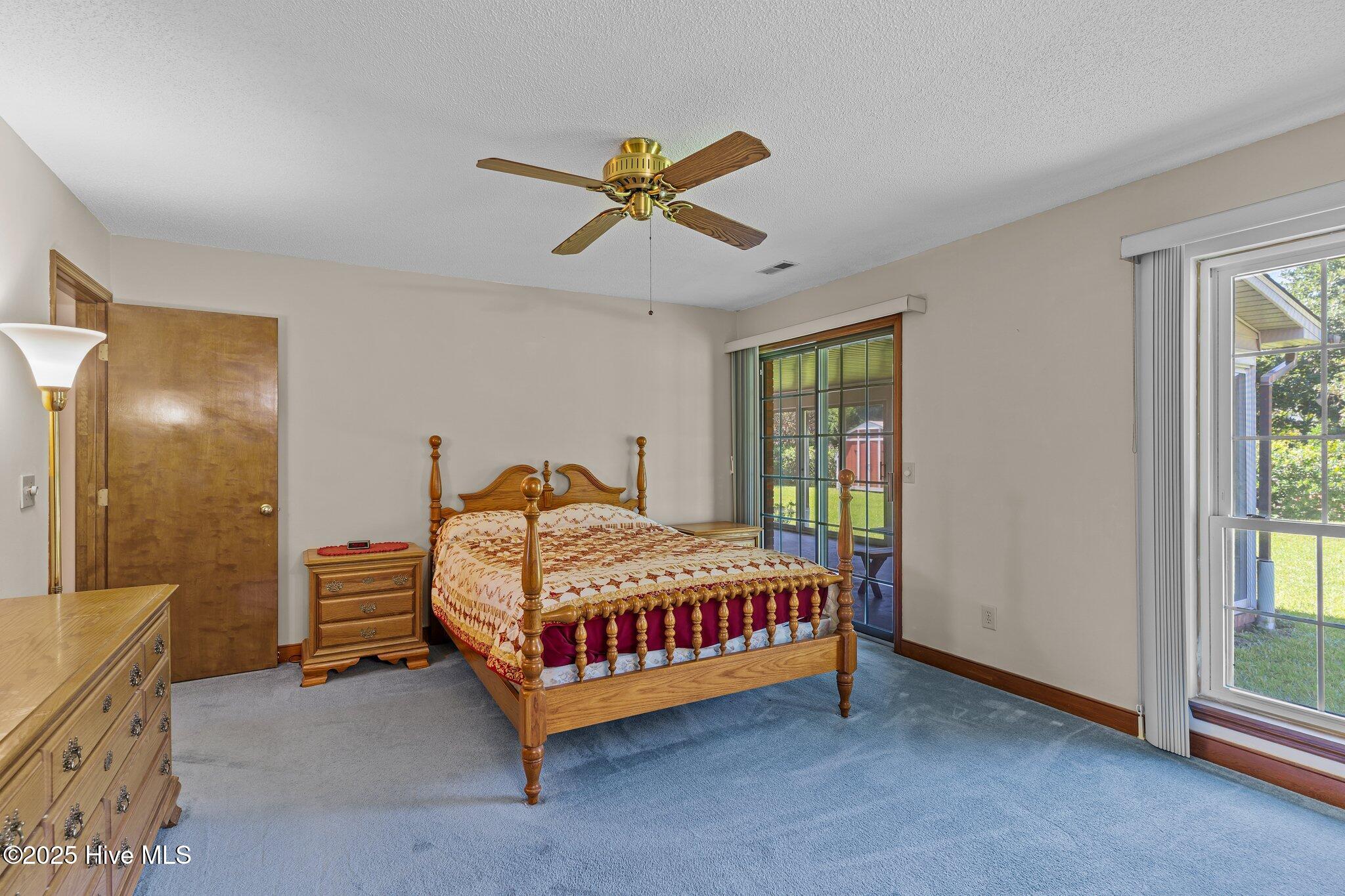 100514247 | Photo 15