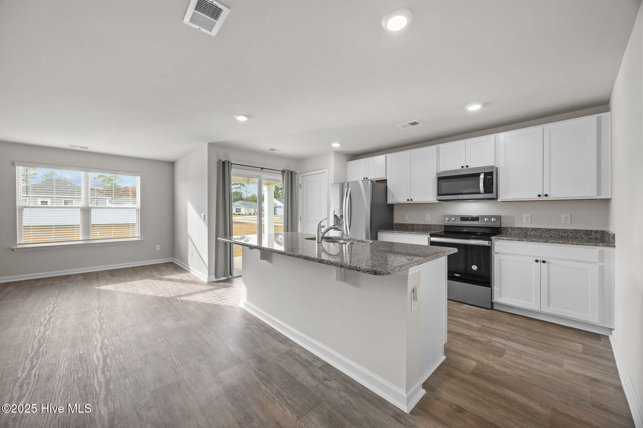 100542693 | Photo 27