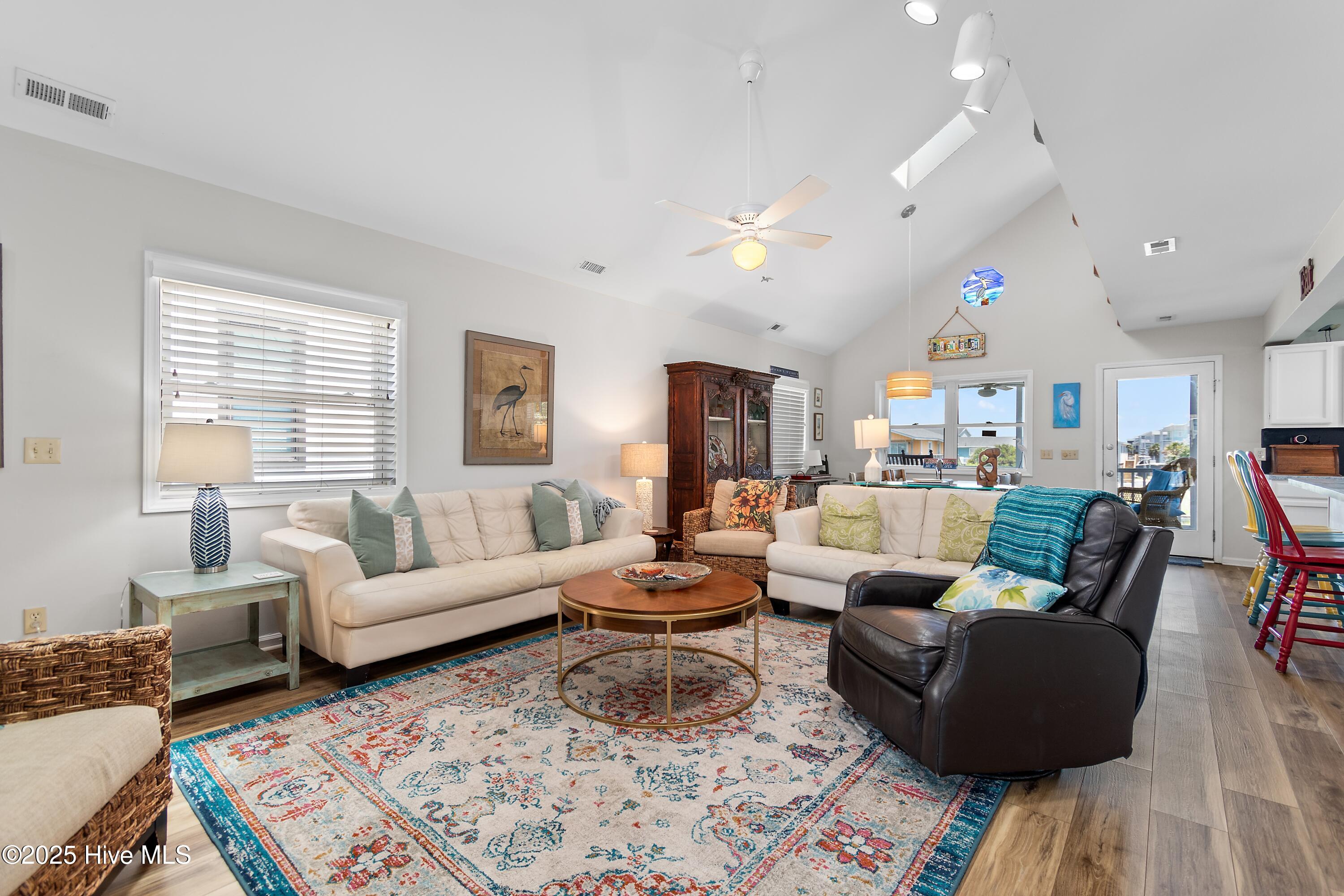 100520391 | Photo 19