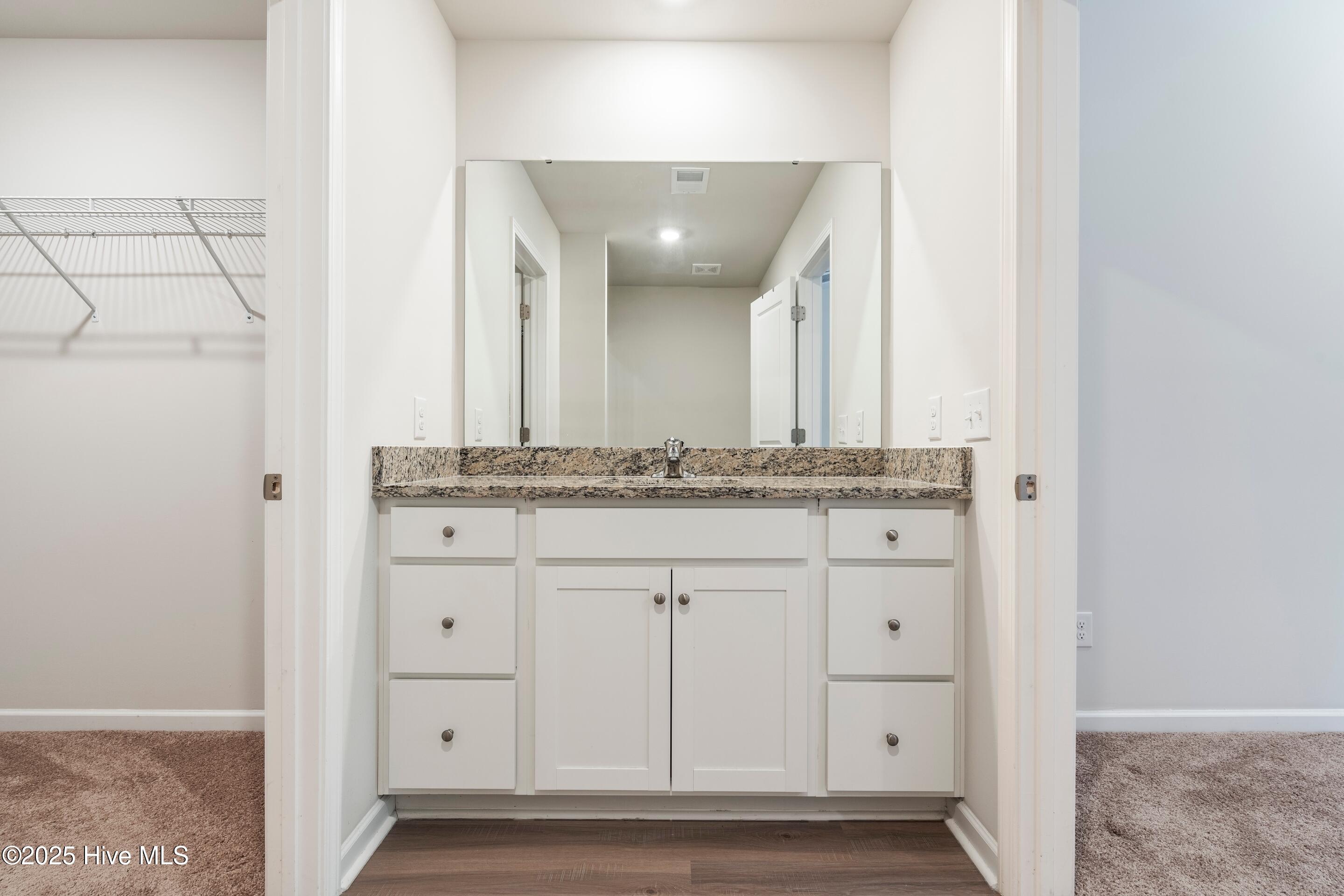 100539921 | Photo 21