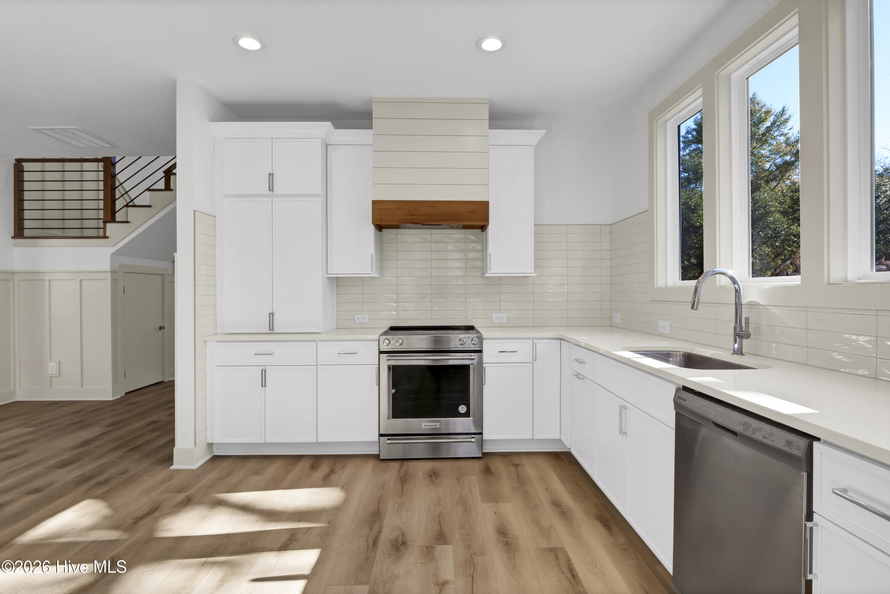 100567308 | Photo 18