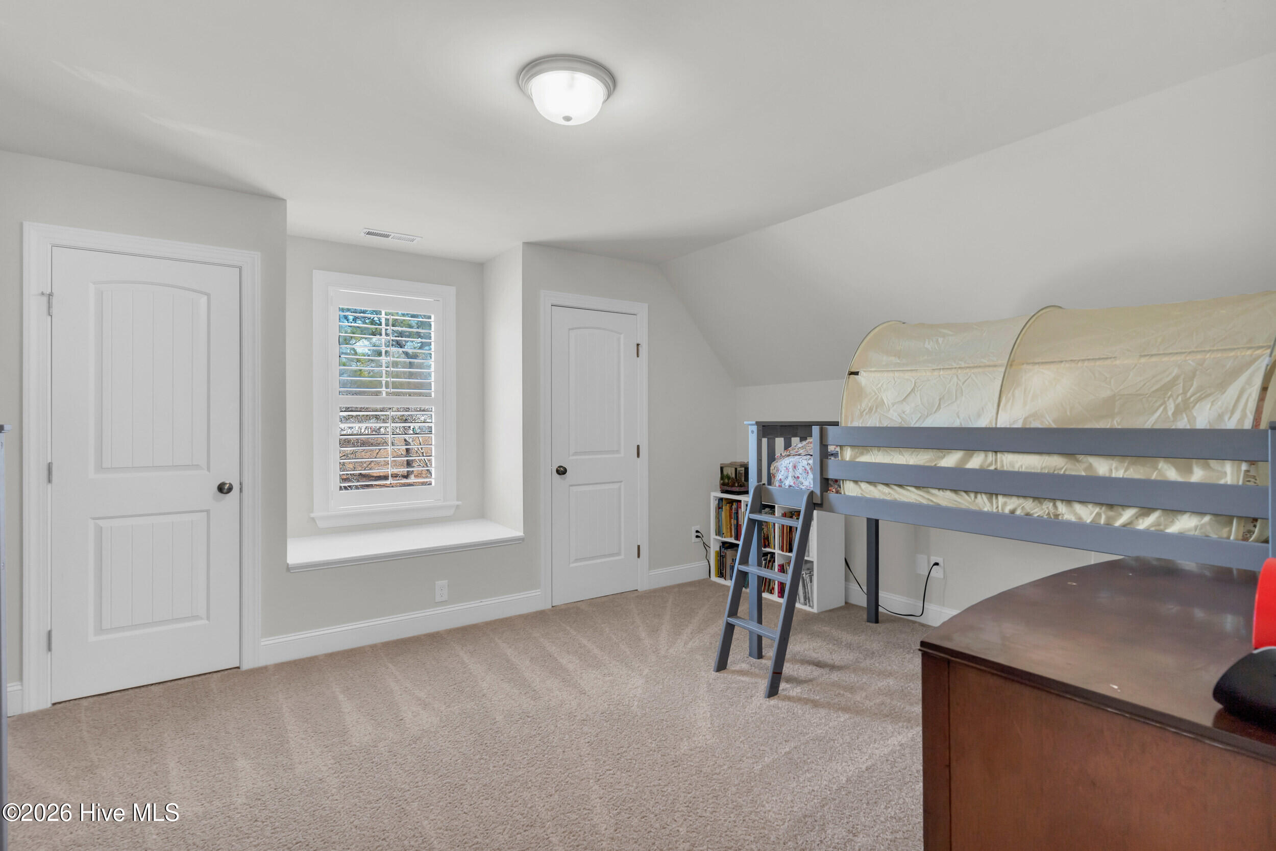 100548282 | Photo 20