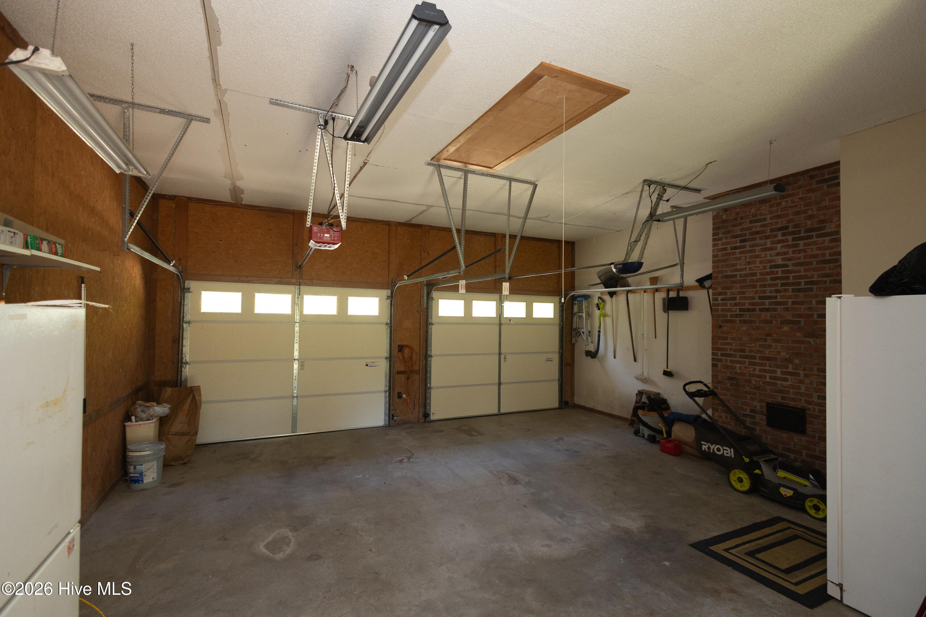 100569275 | Photo 26