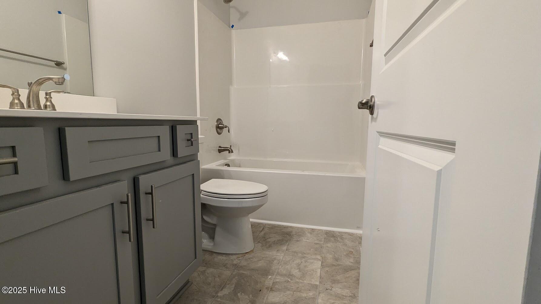 guest bathroom-lot 31