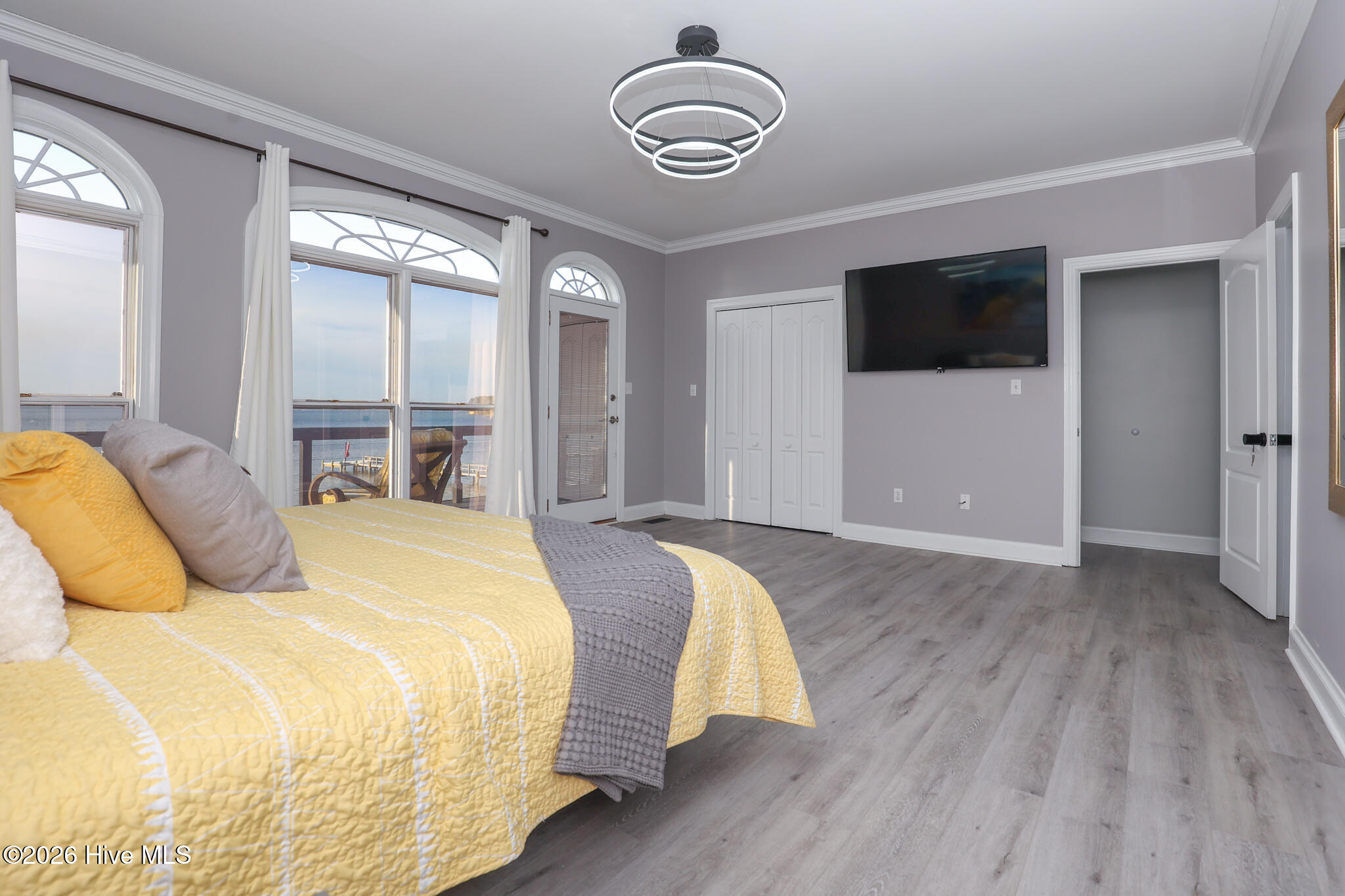 100556044 | Photo 35