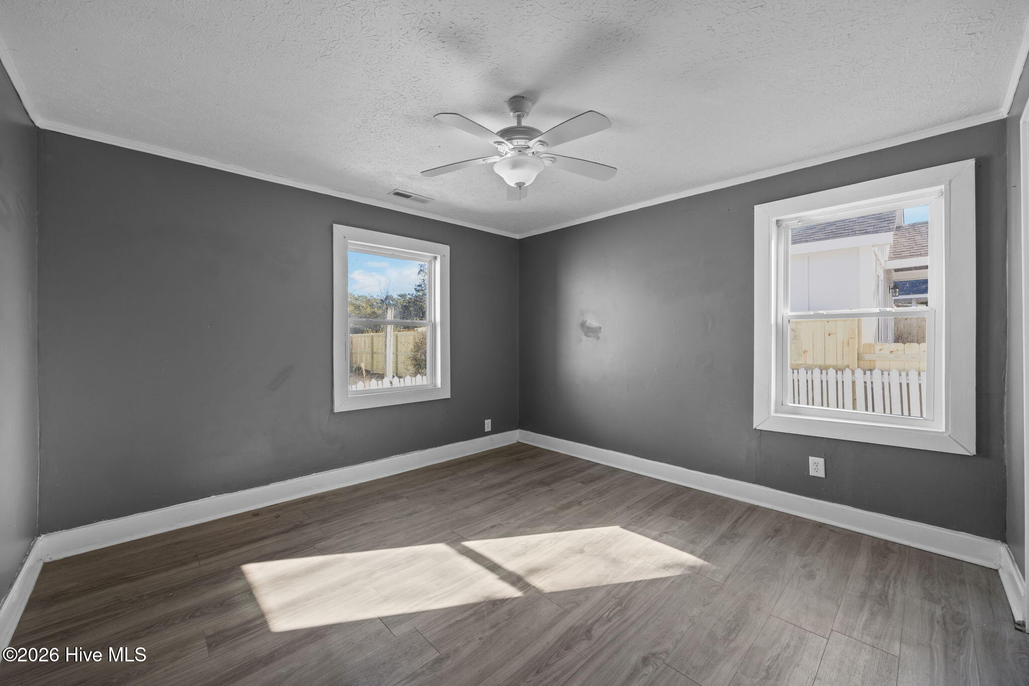 100550233 | Photo 31