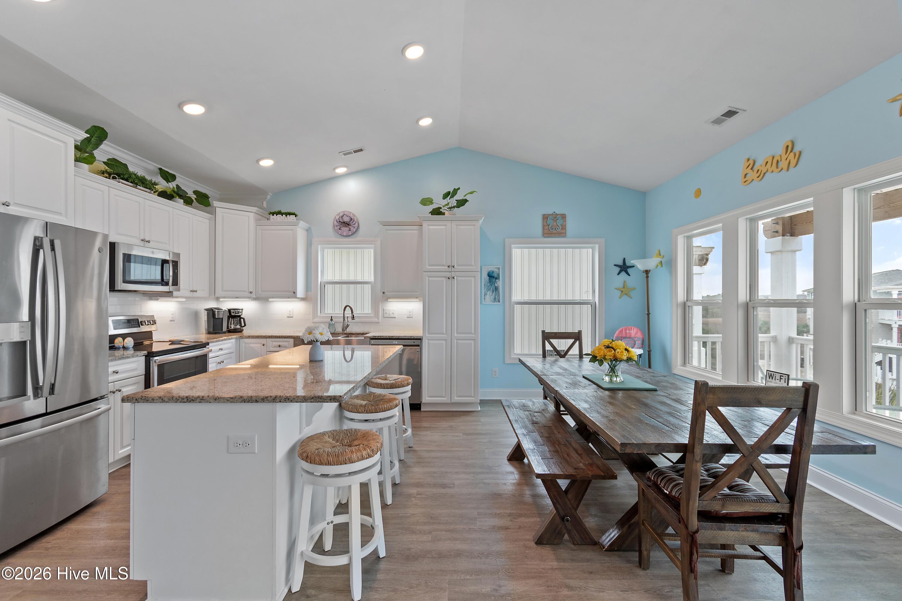 100555702 | Photo 12