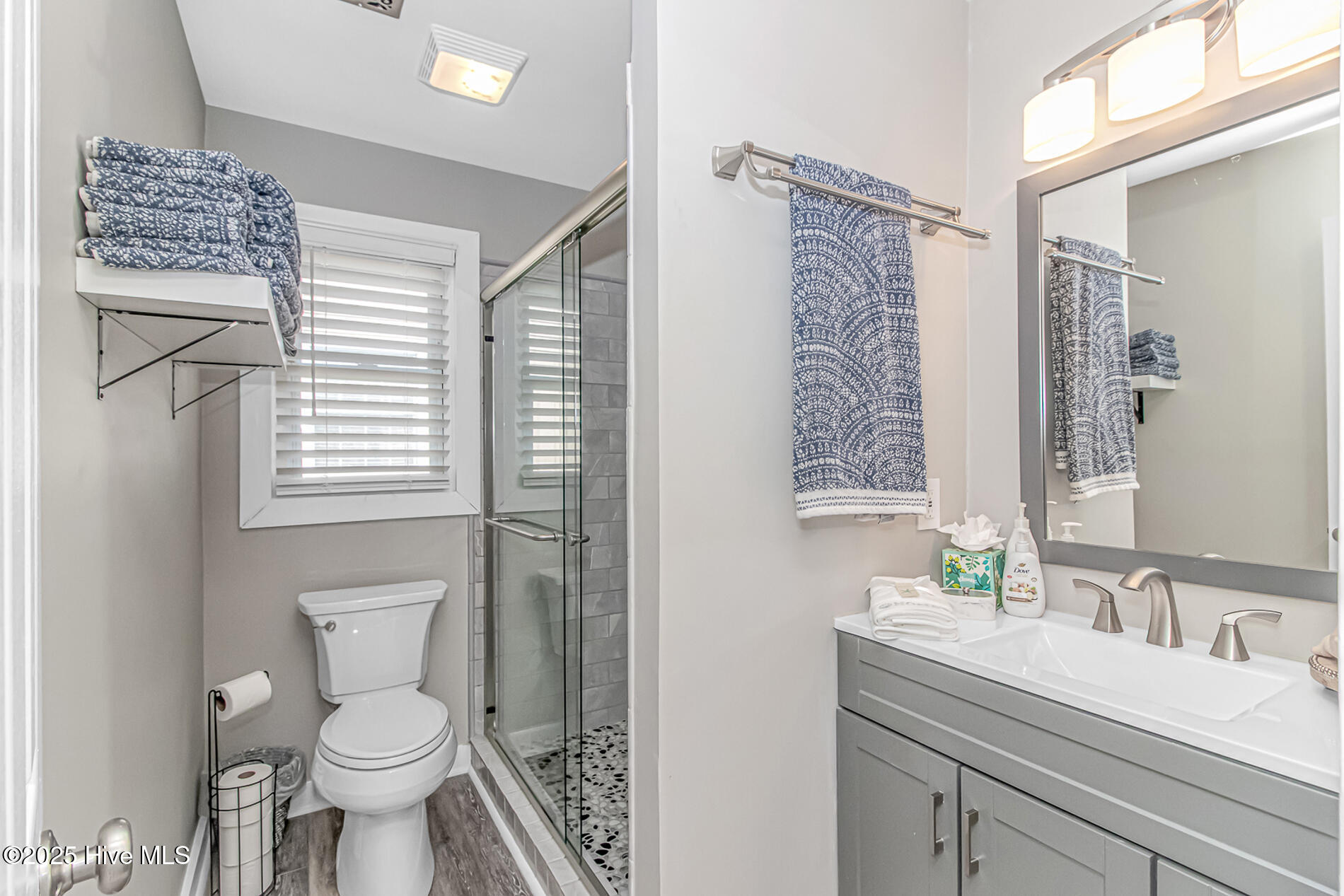 100547070 | Photo 16