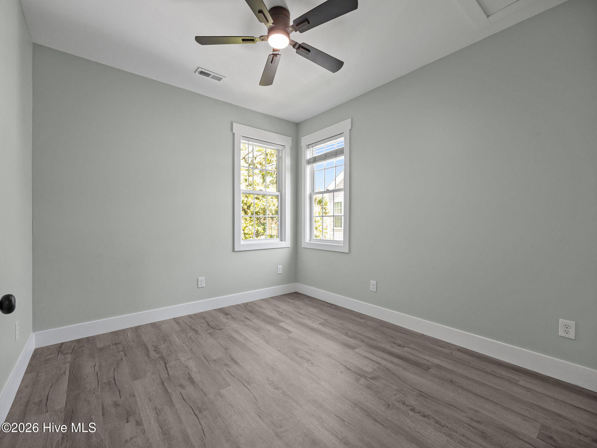 100566341 | Photo 45