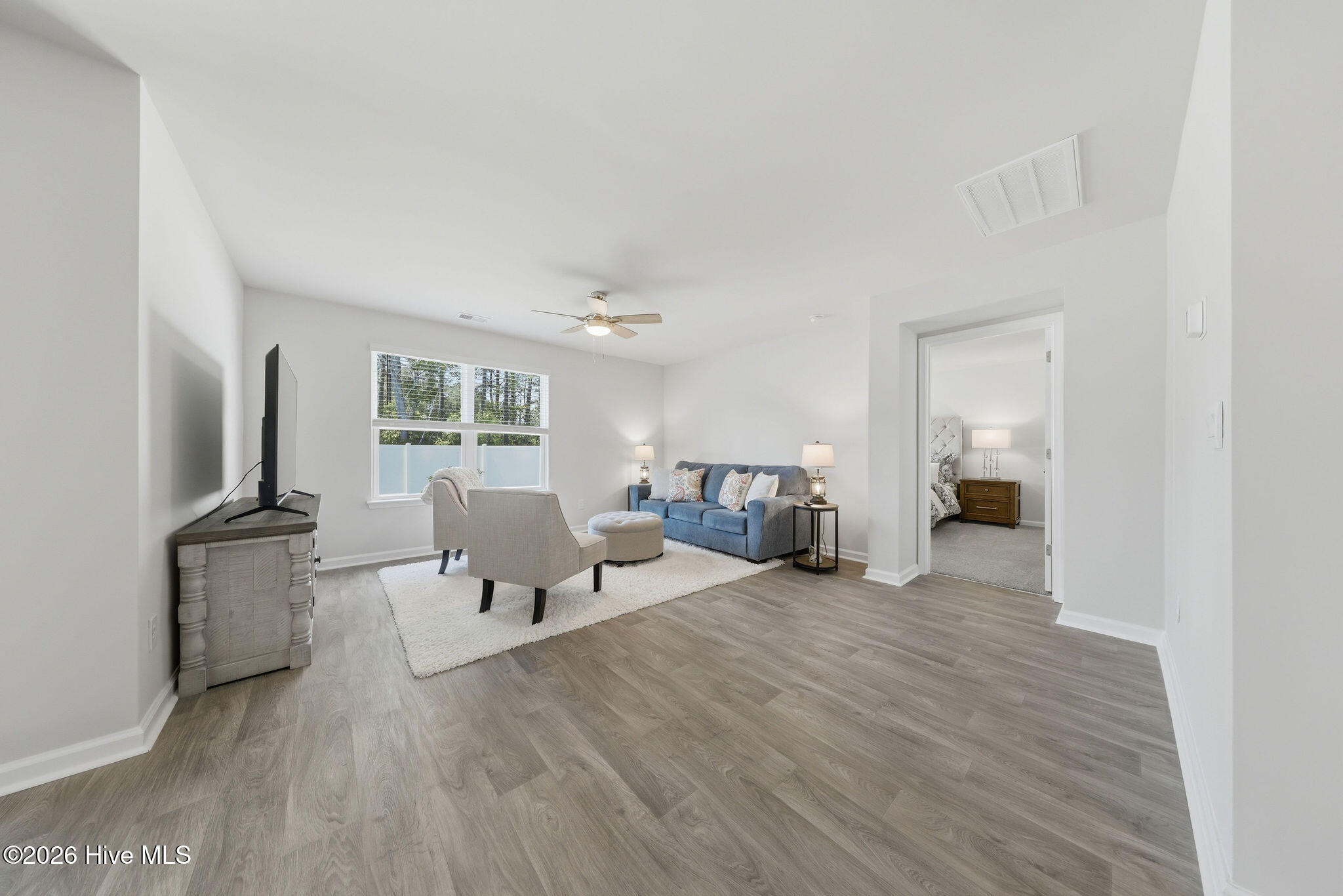 100568433 | Photo 21