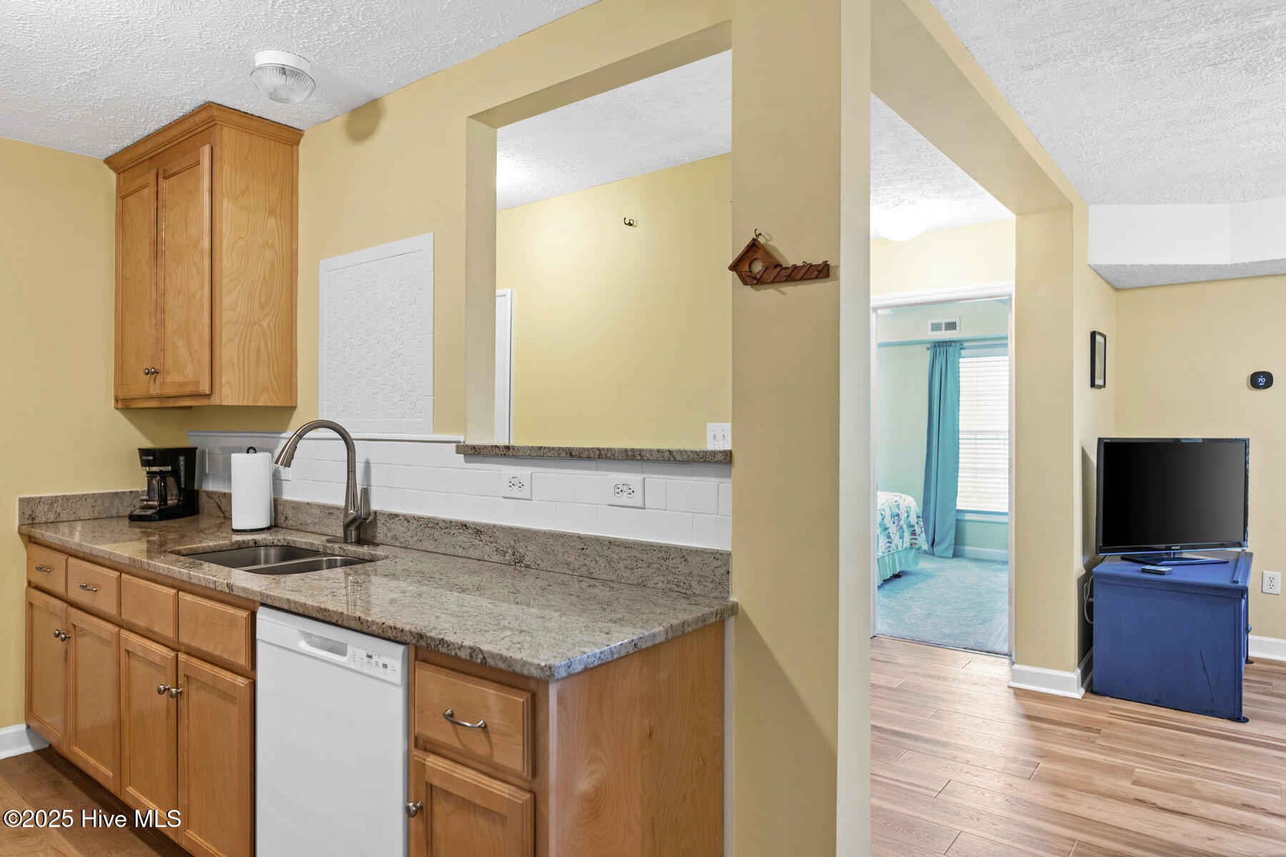 100557763 | Photo 17