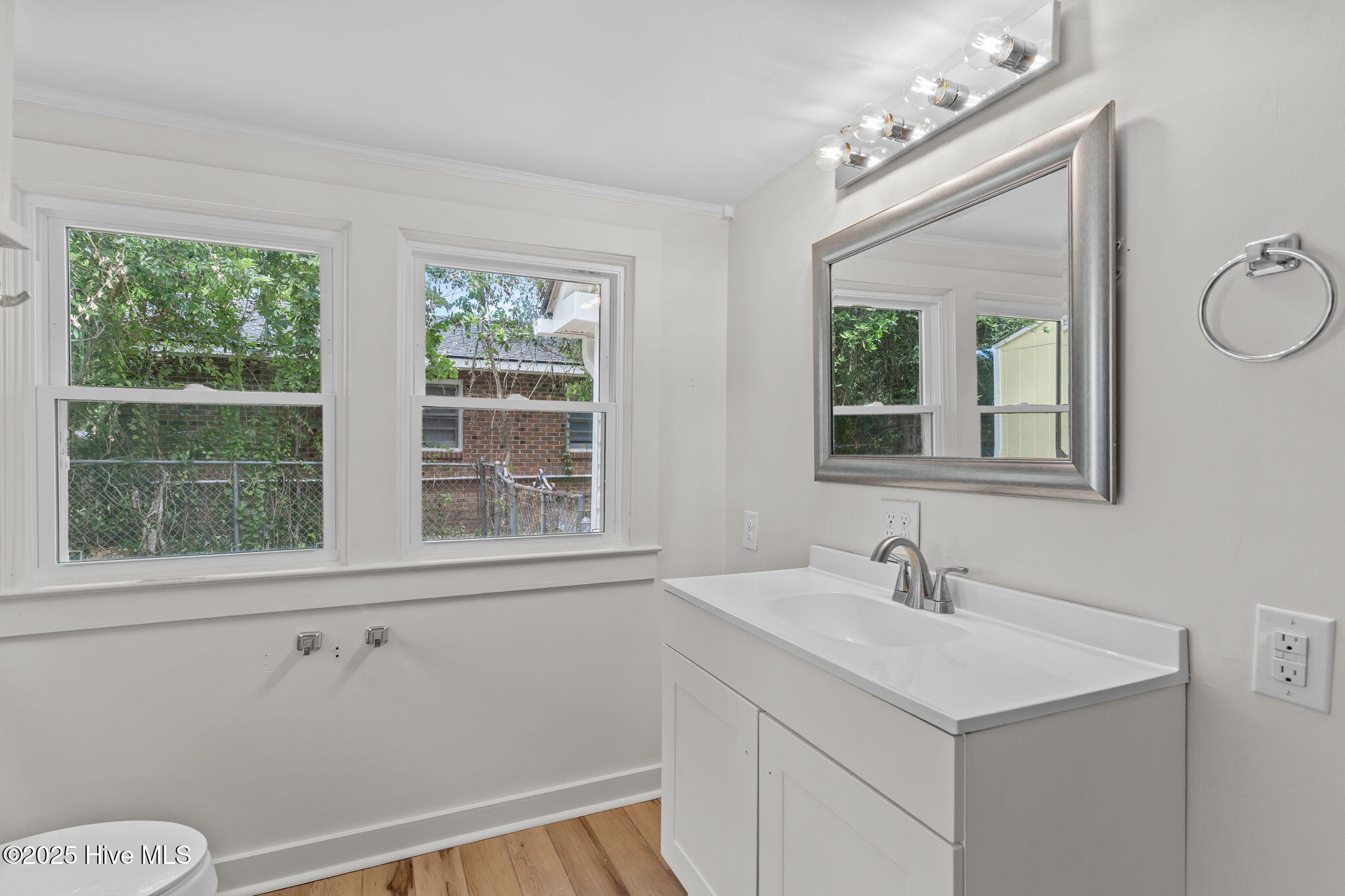 100556871 | Photo 13