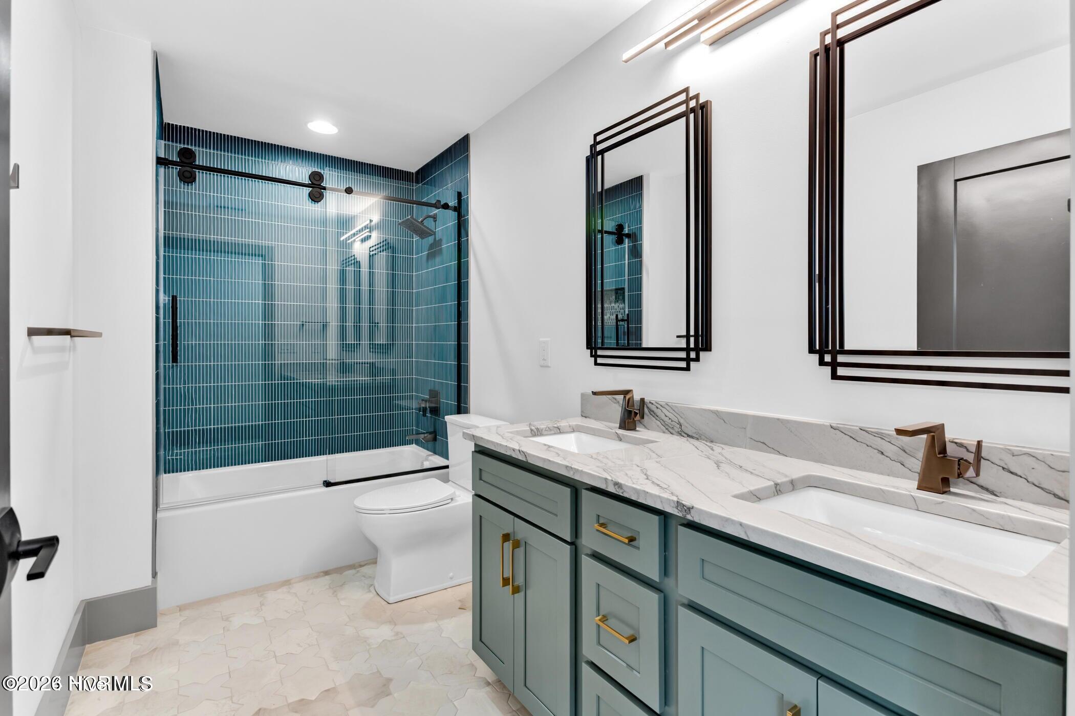 100551048 | Photo 24