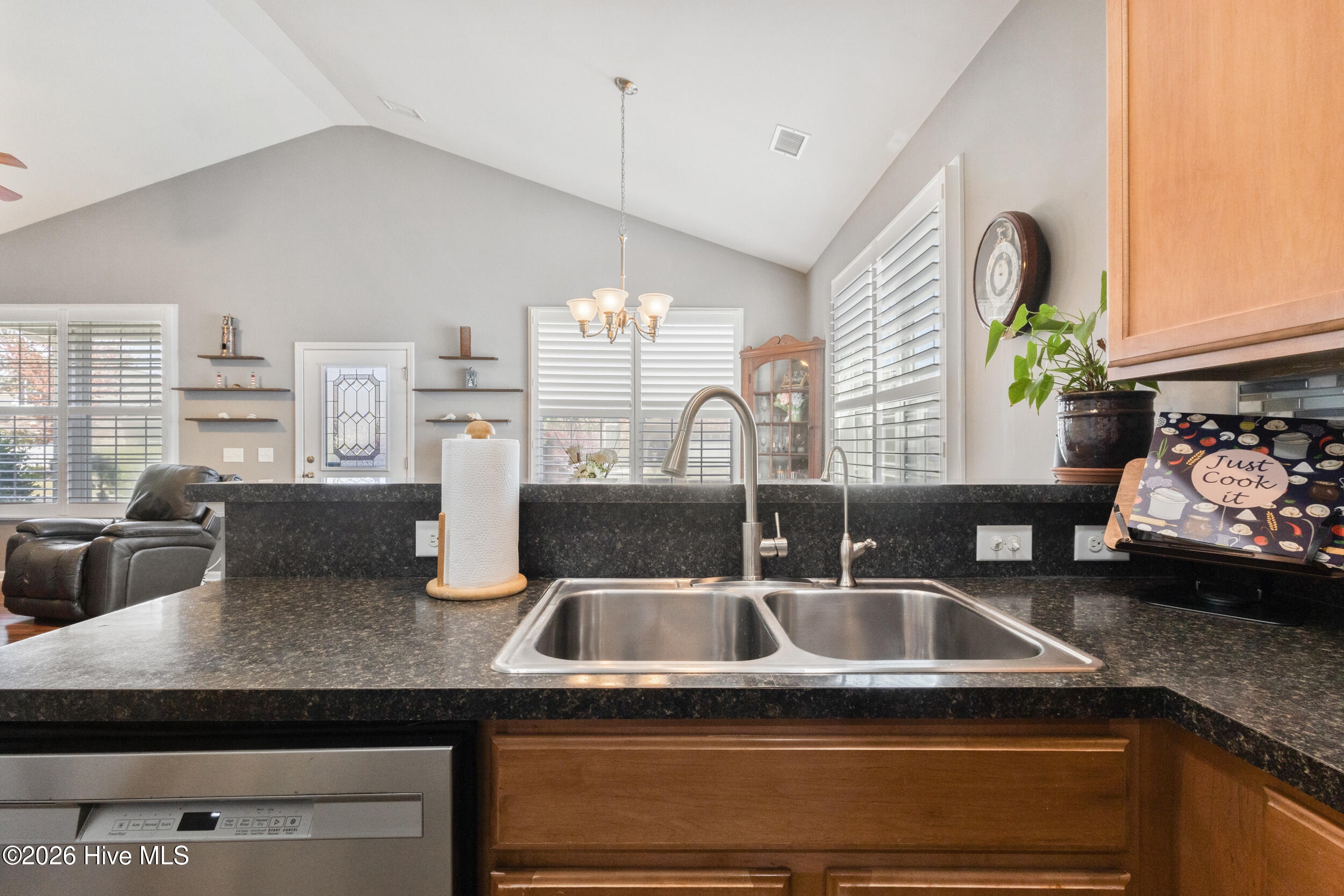 100565406 | Photo 10