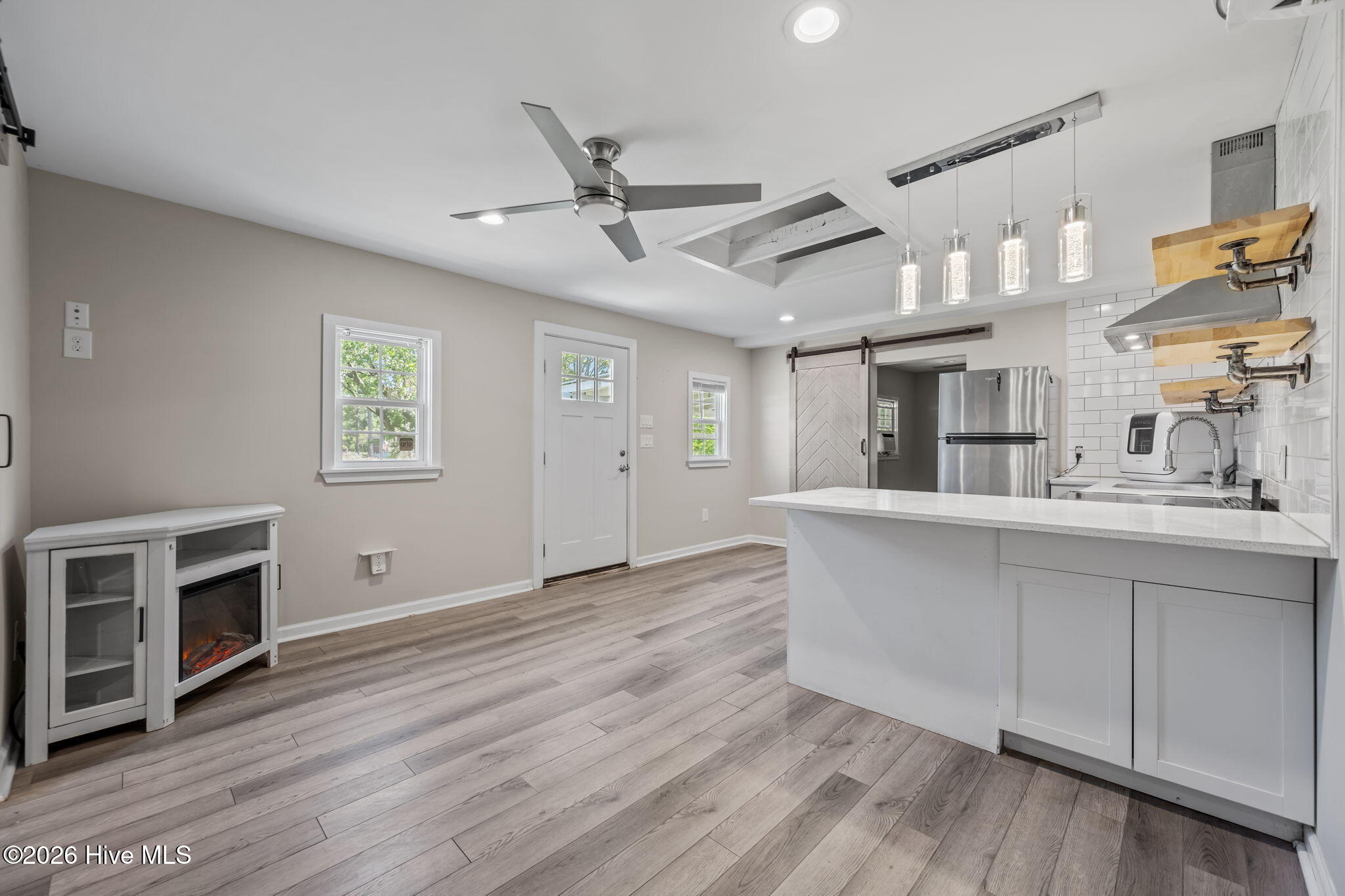 100565743 | Photo 10