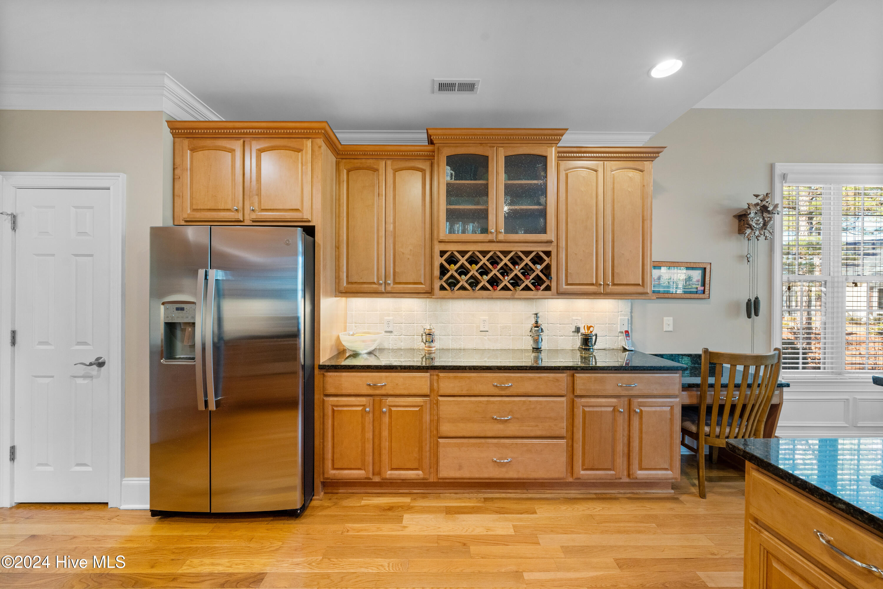 100480816 | Photo 19