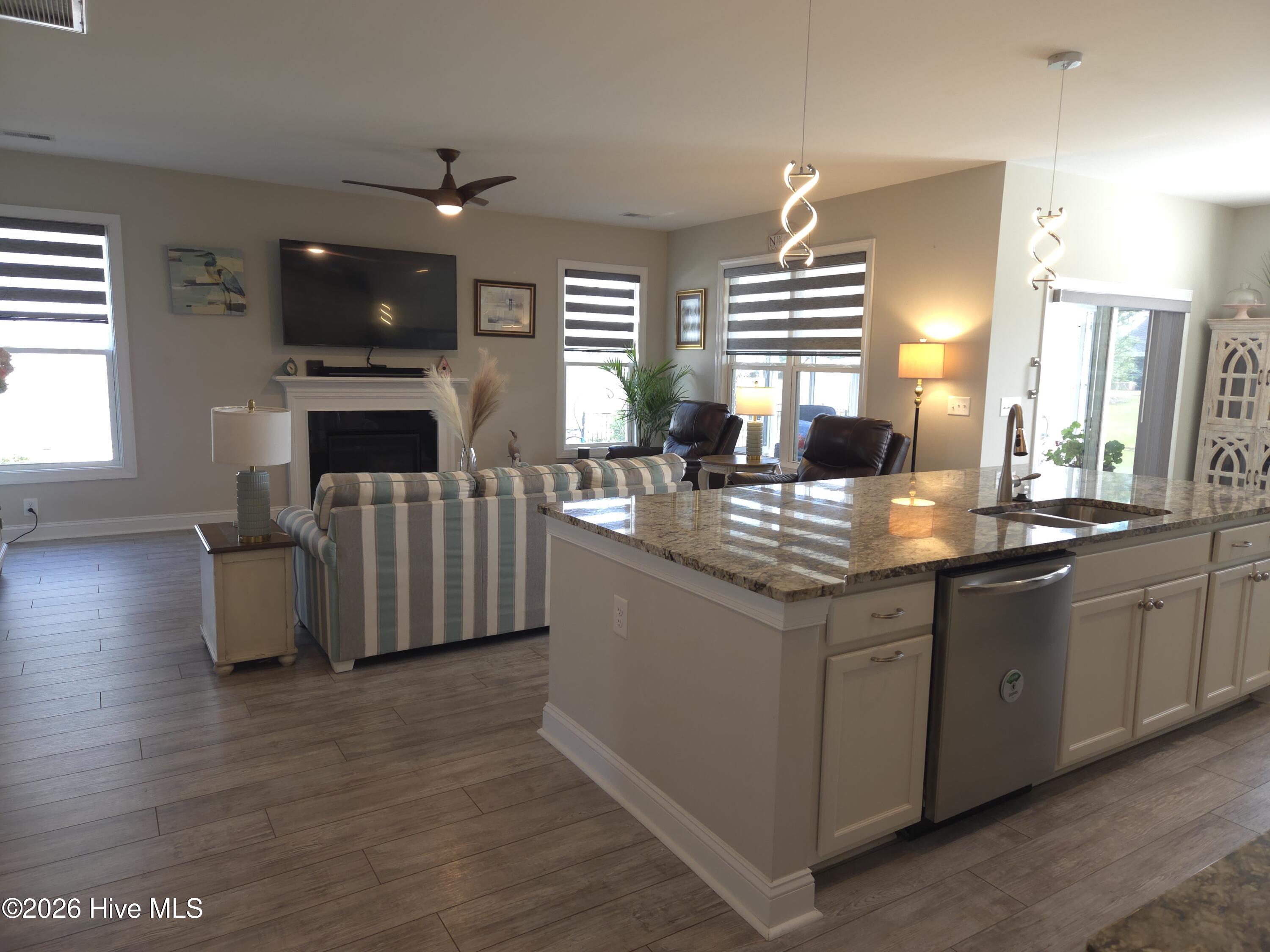 100566407 | Photo 13