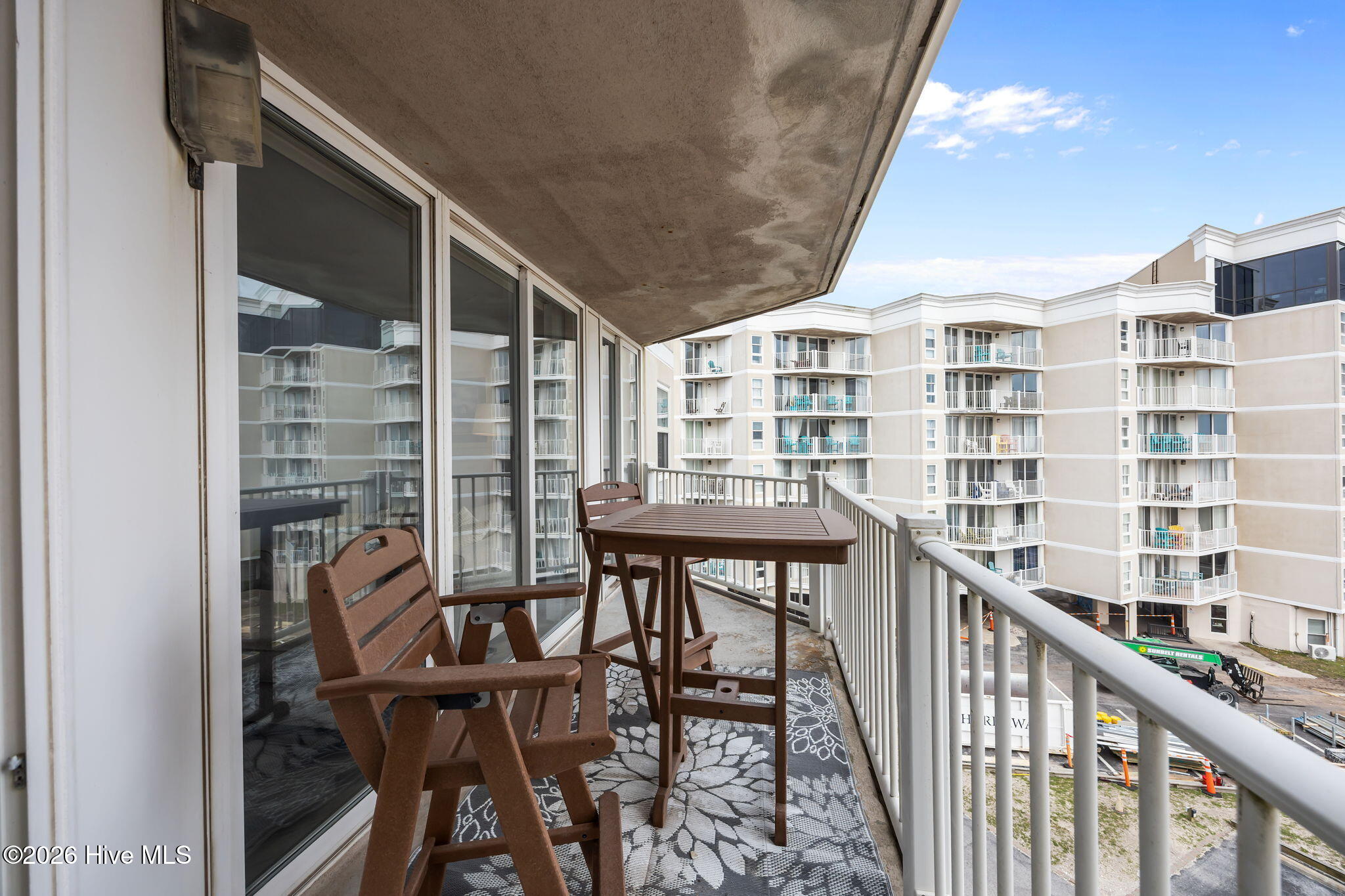 100557729 | Photo 24