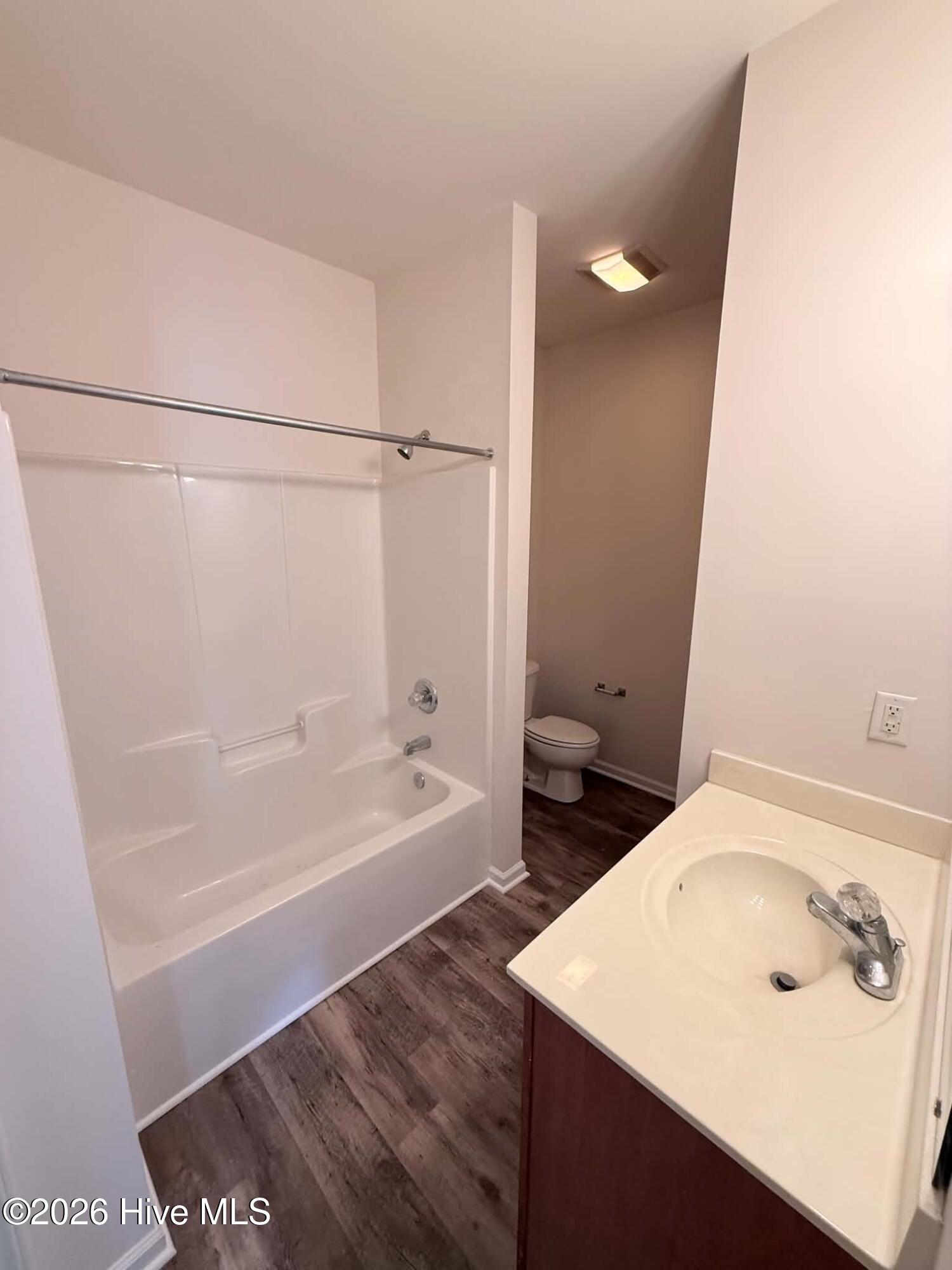 10HALL BATH