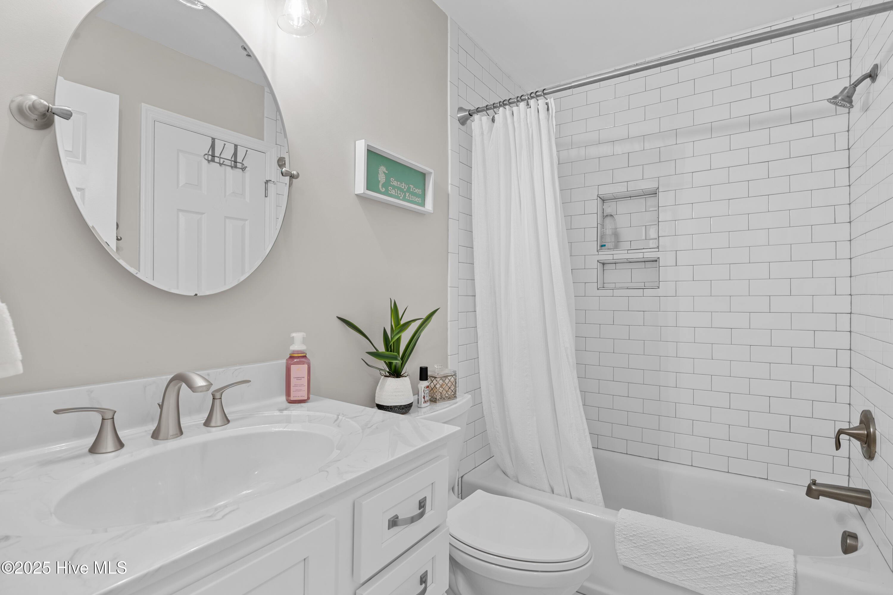 100530467 | Photo 33