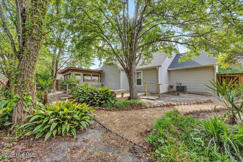 100570351 | Photo 29