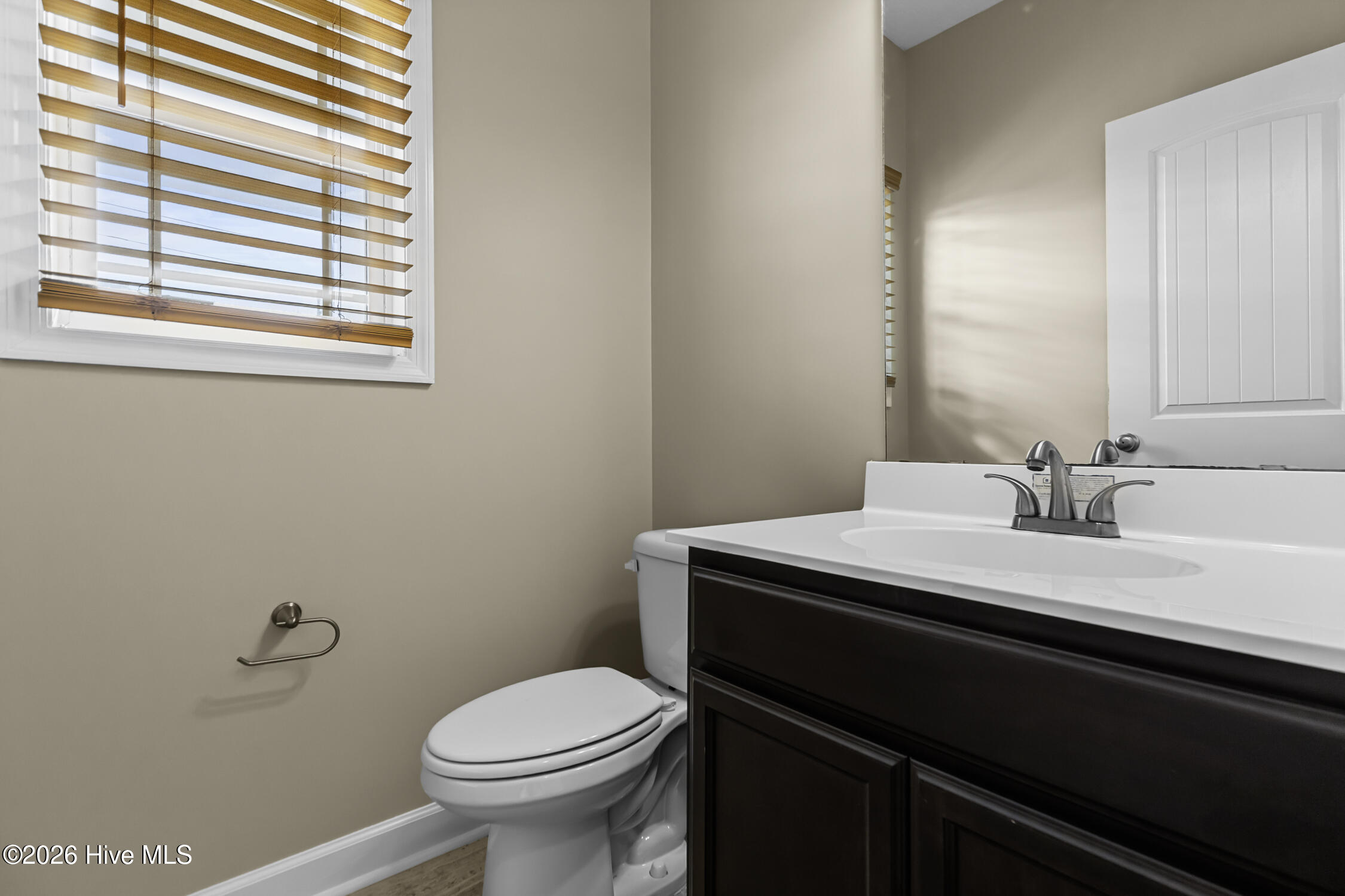 100548143 | Photo 13