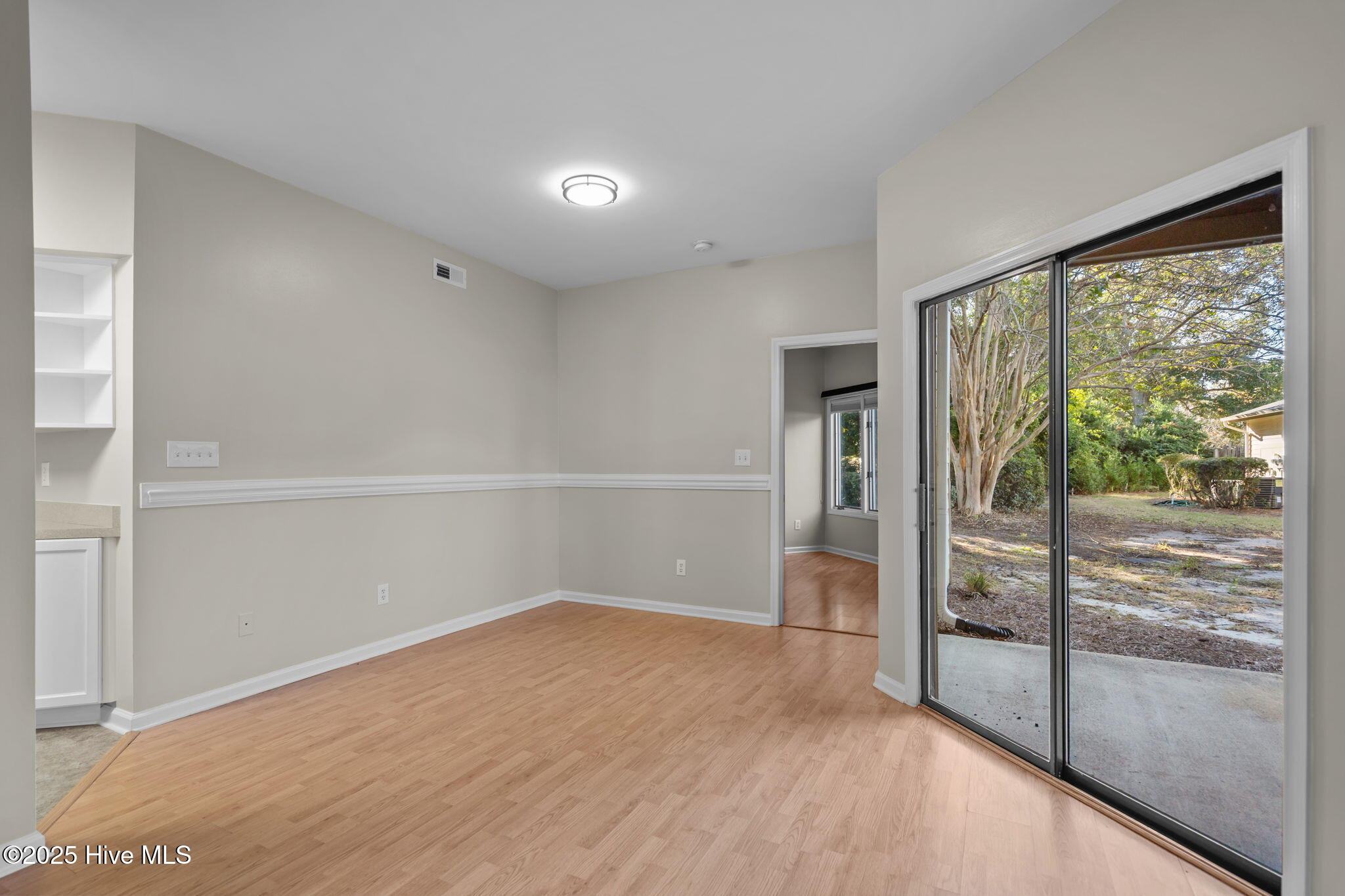 100539656 | Photo 23