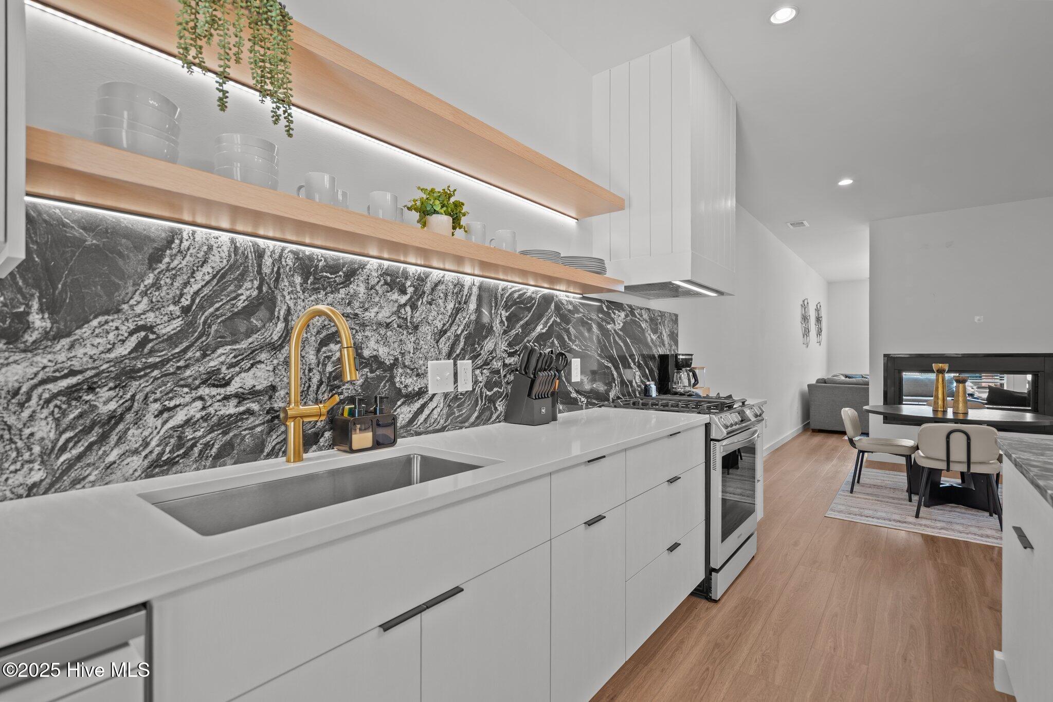 100536872 | Photo 17