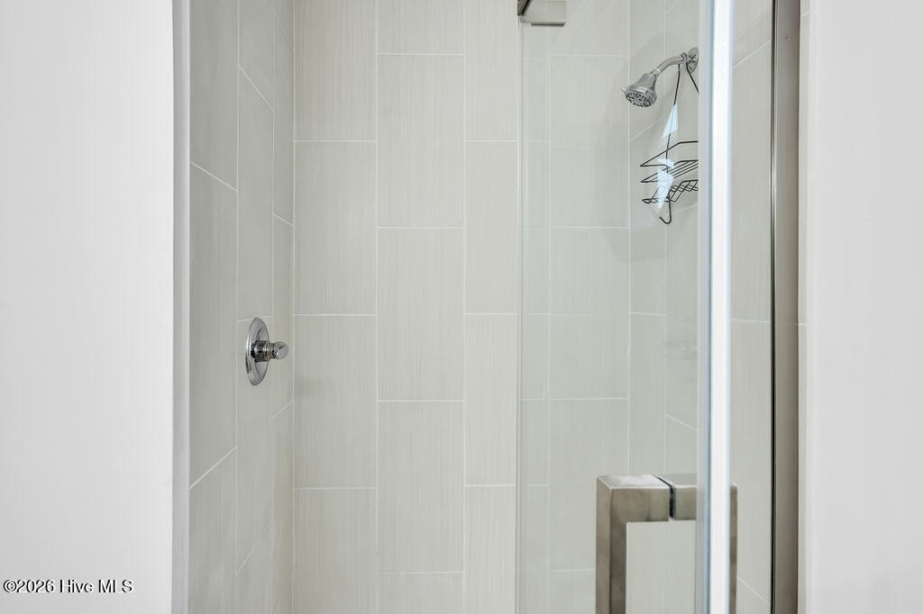 100570614 | Photo 17