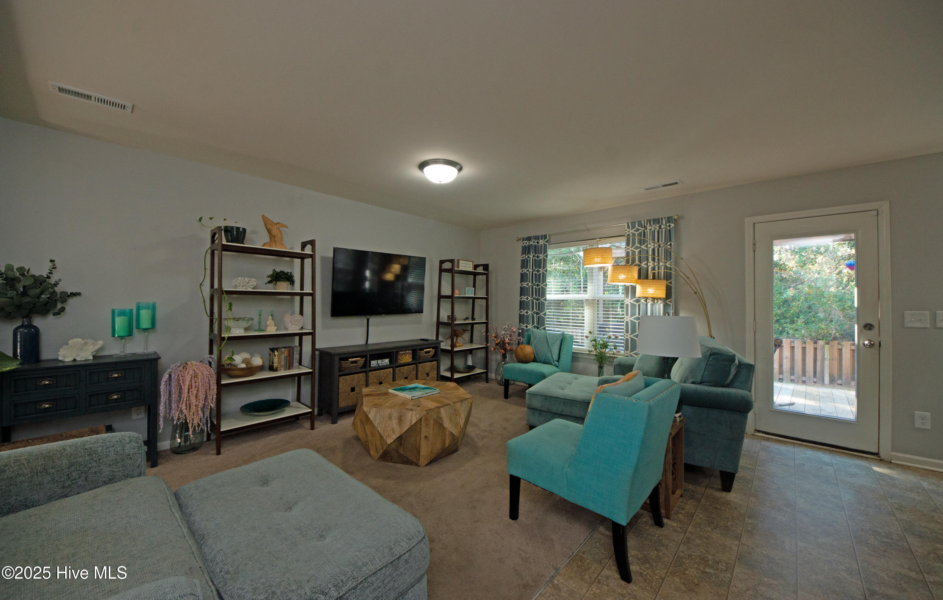 100542211 | Photo 16