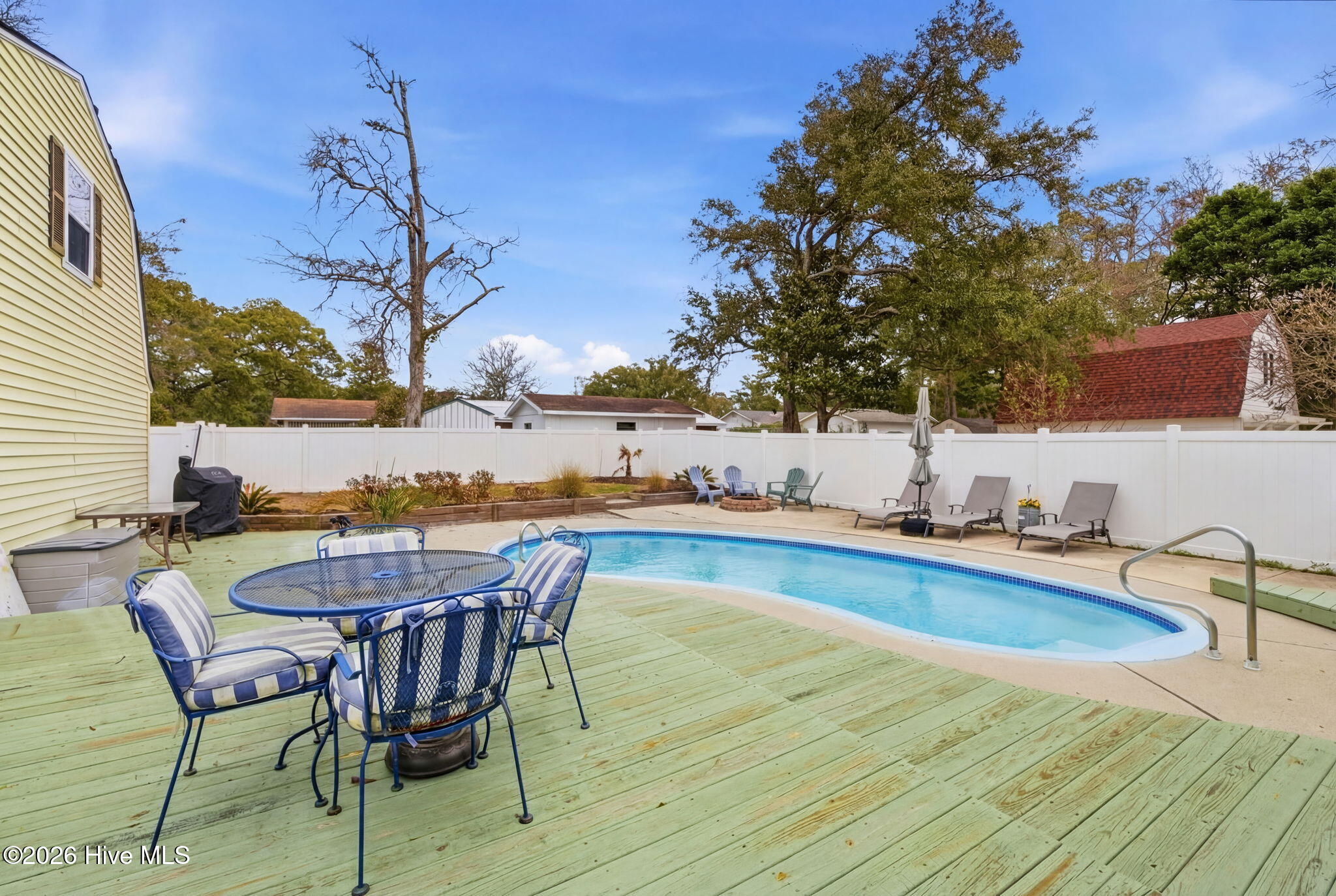 100557062 | Photo 37