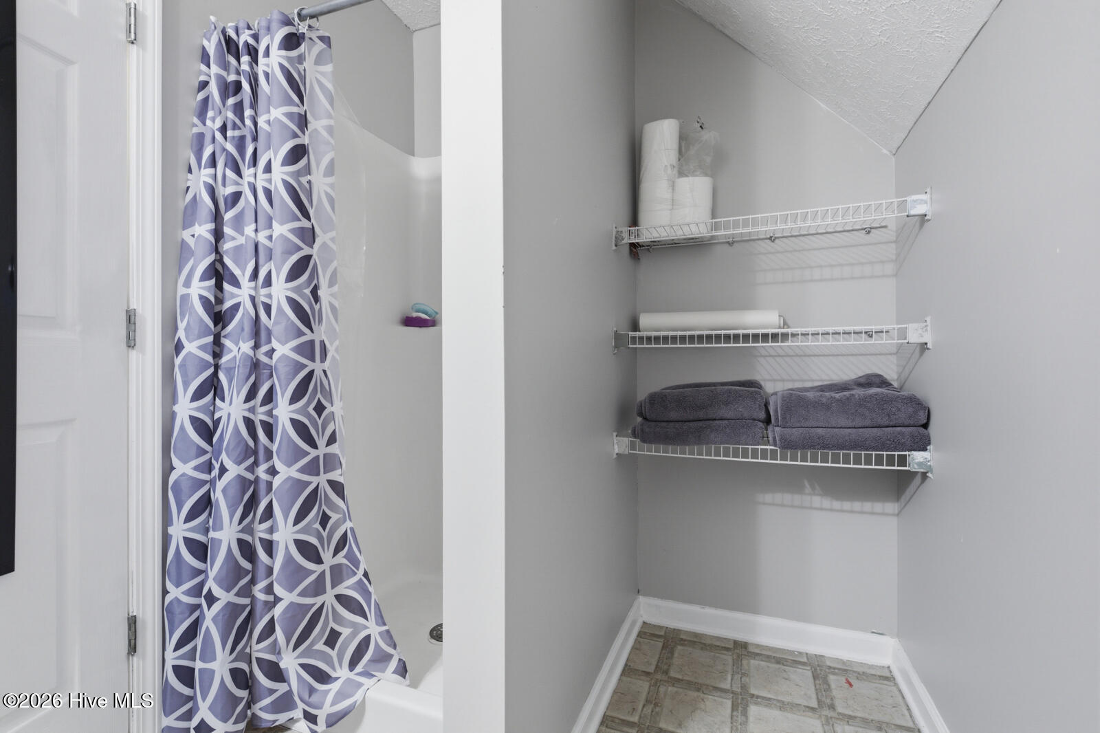 100568997 | Photo 25