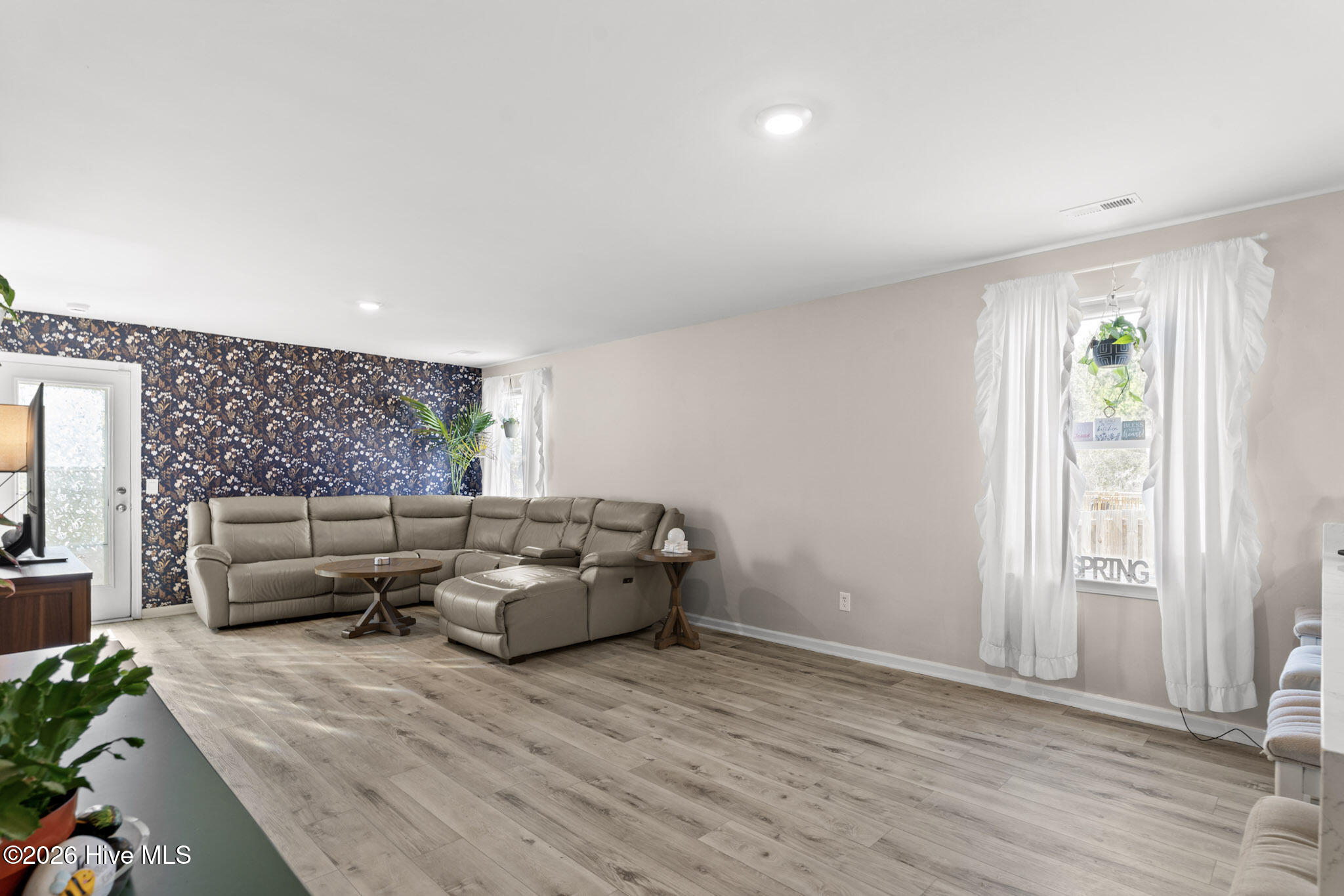 100566662 | Photo 60