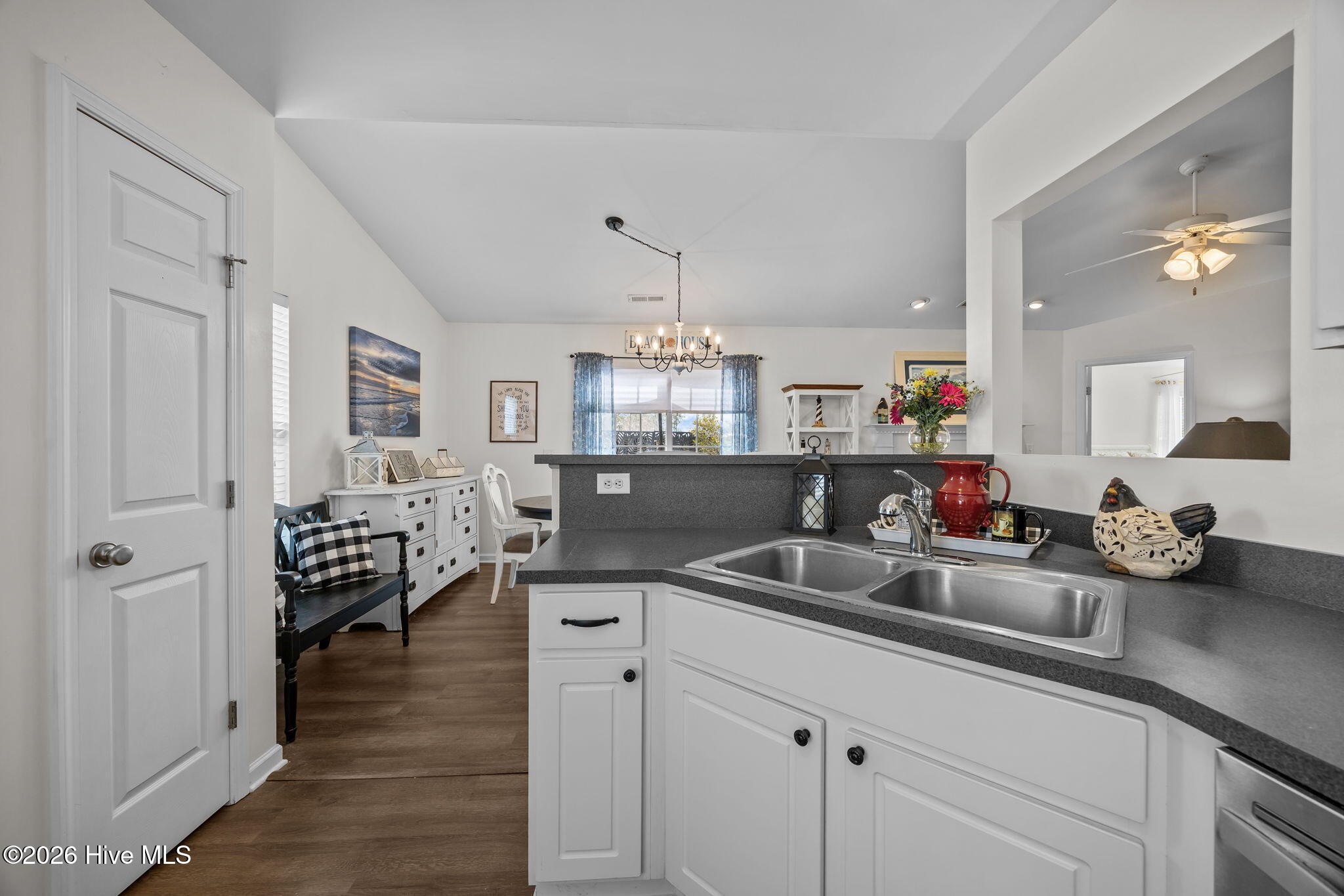 100557016 | Photo 25