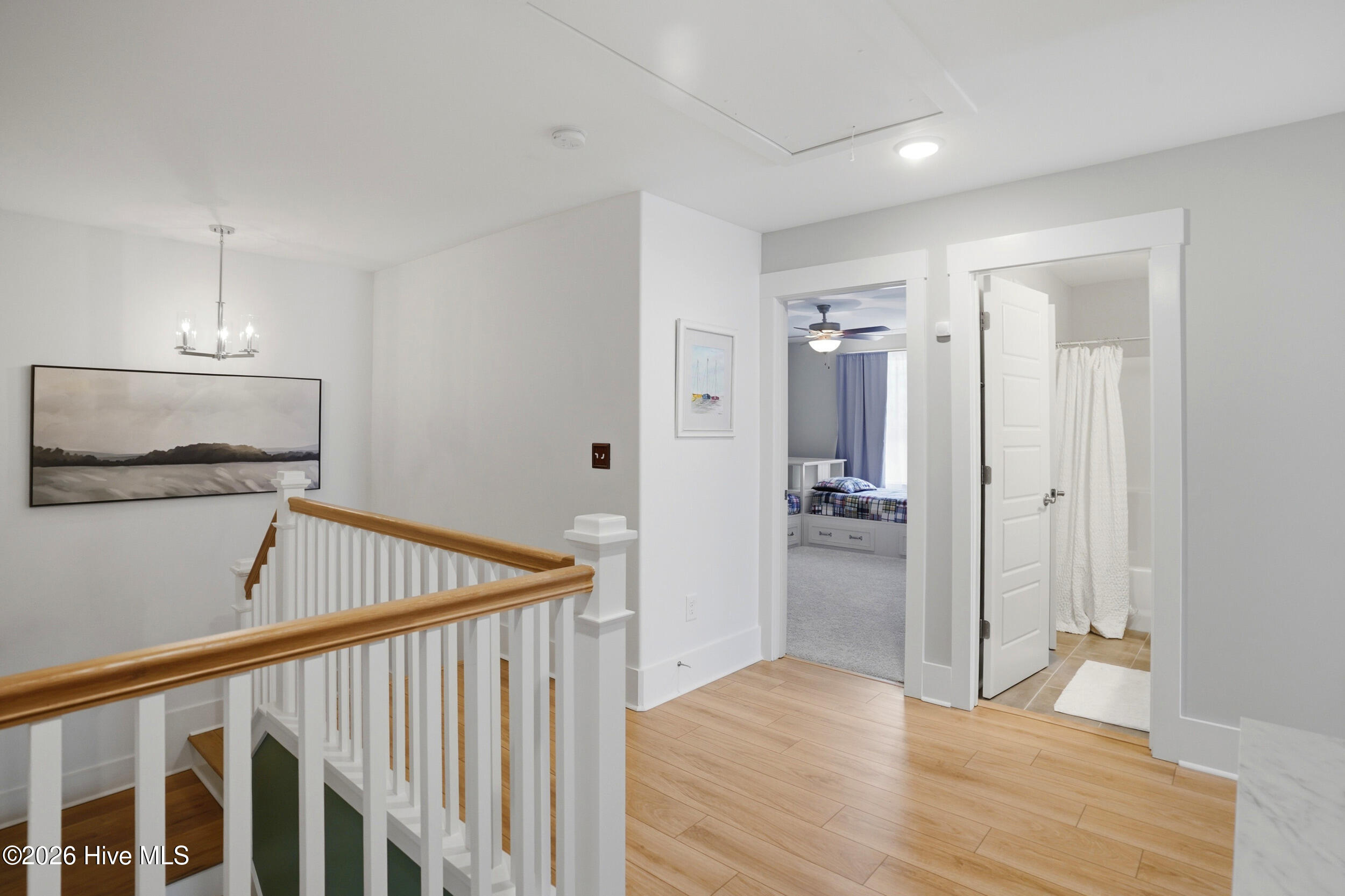 100565471 | Photo 41