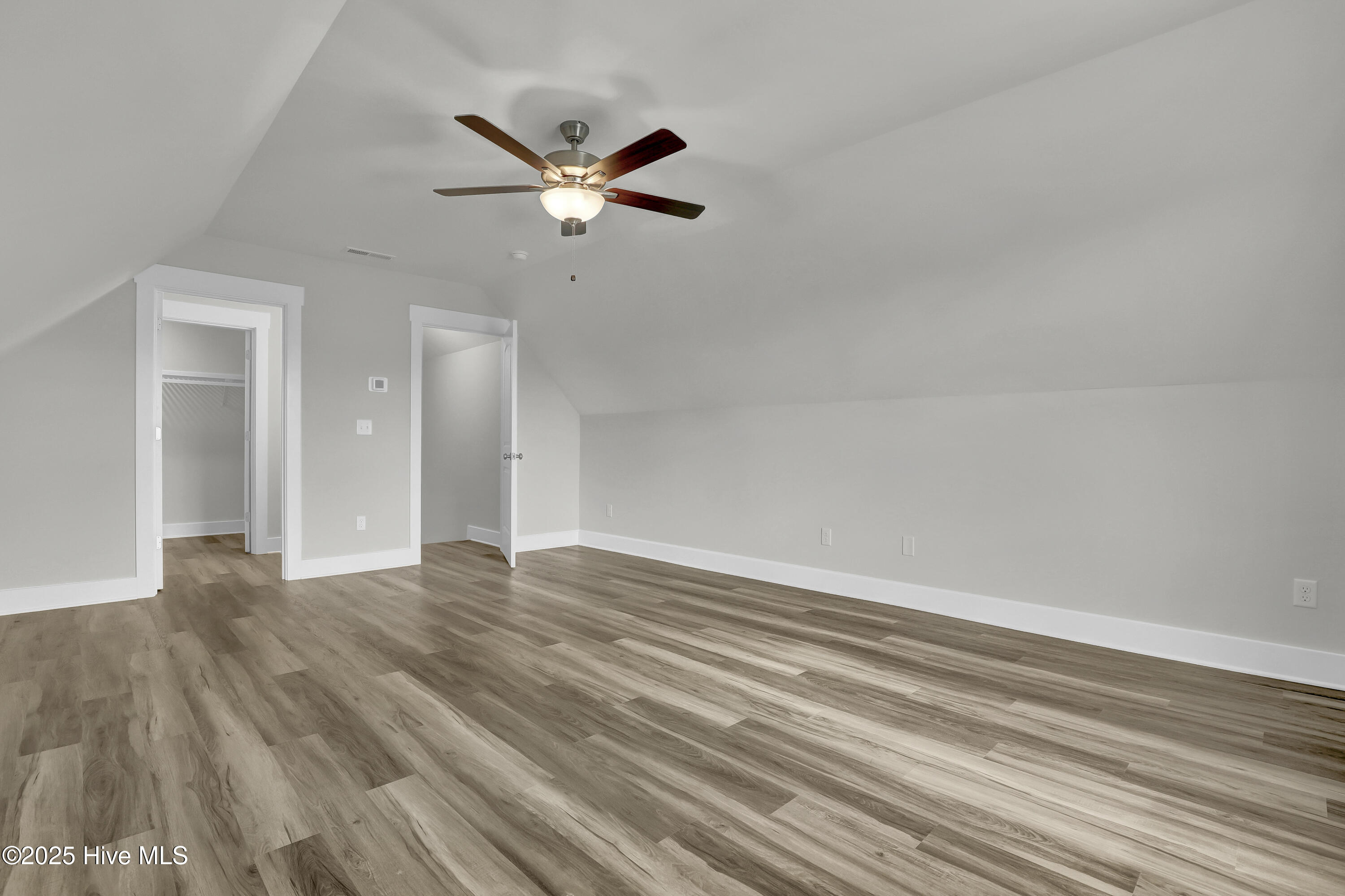 100485435 | Photo 25