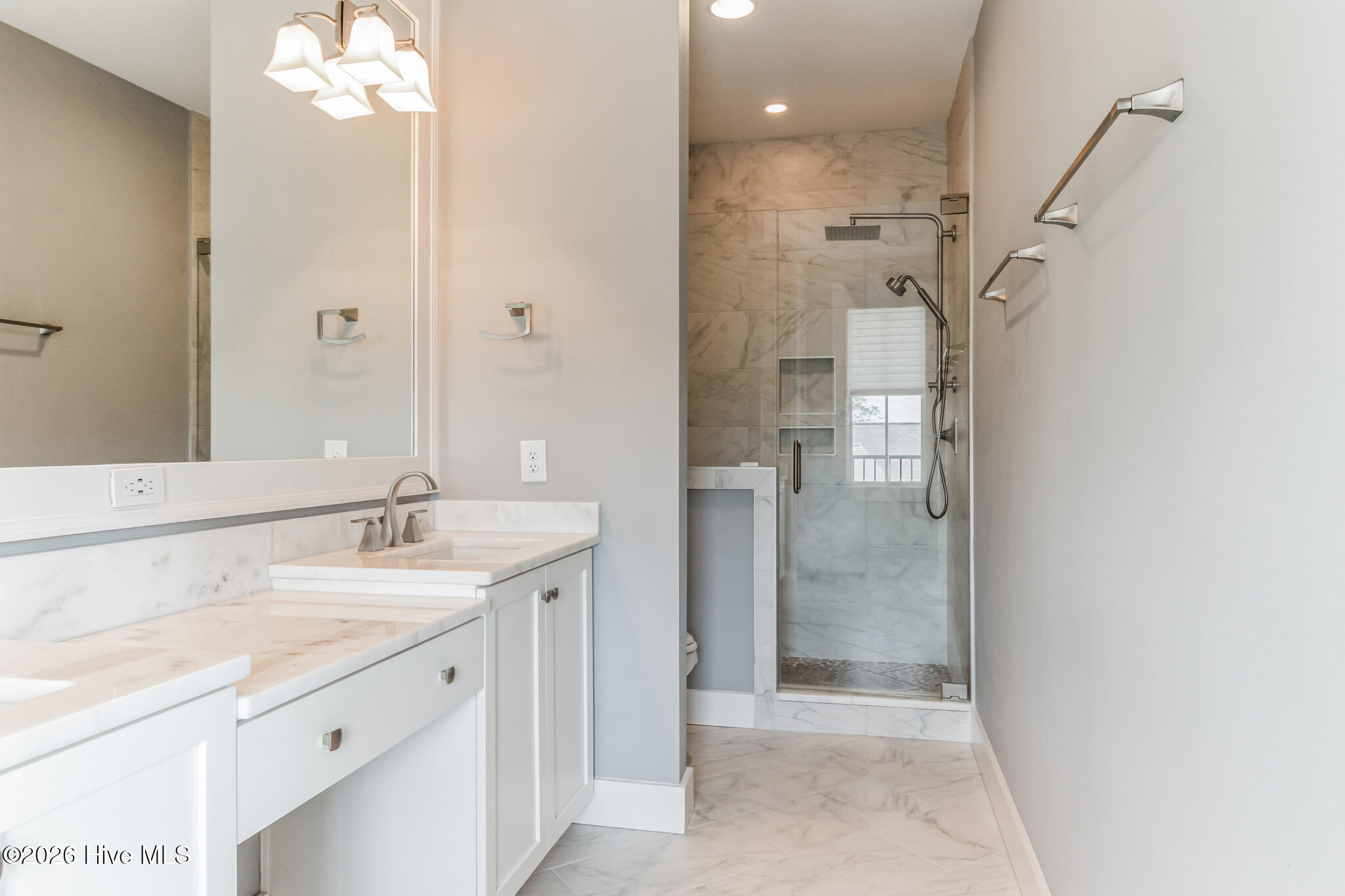 100567554 | Photo 23