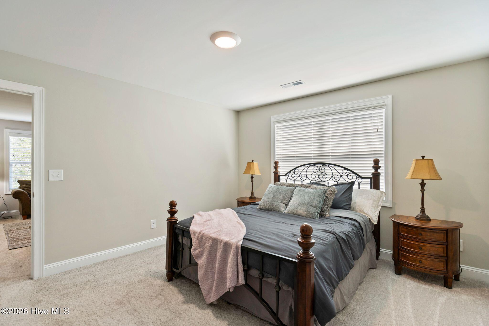 100558926 | Photo 34