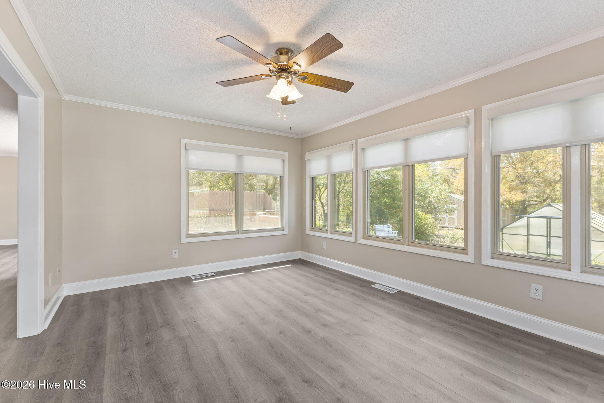 100566474 | Photo 49