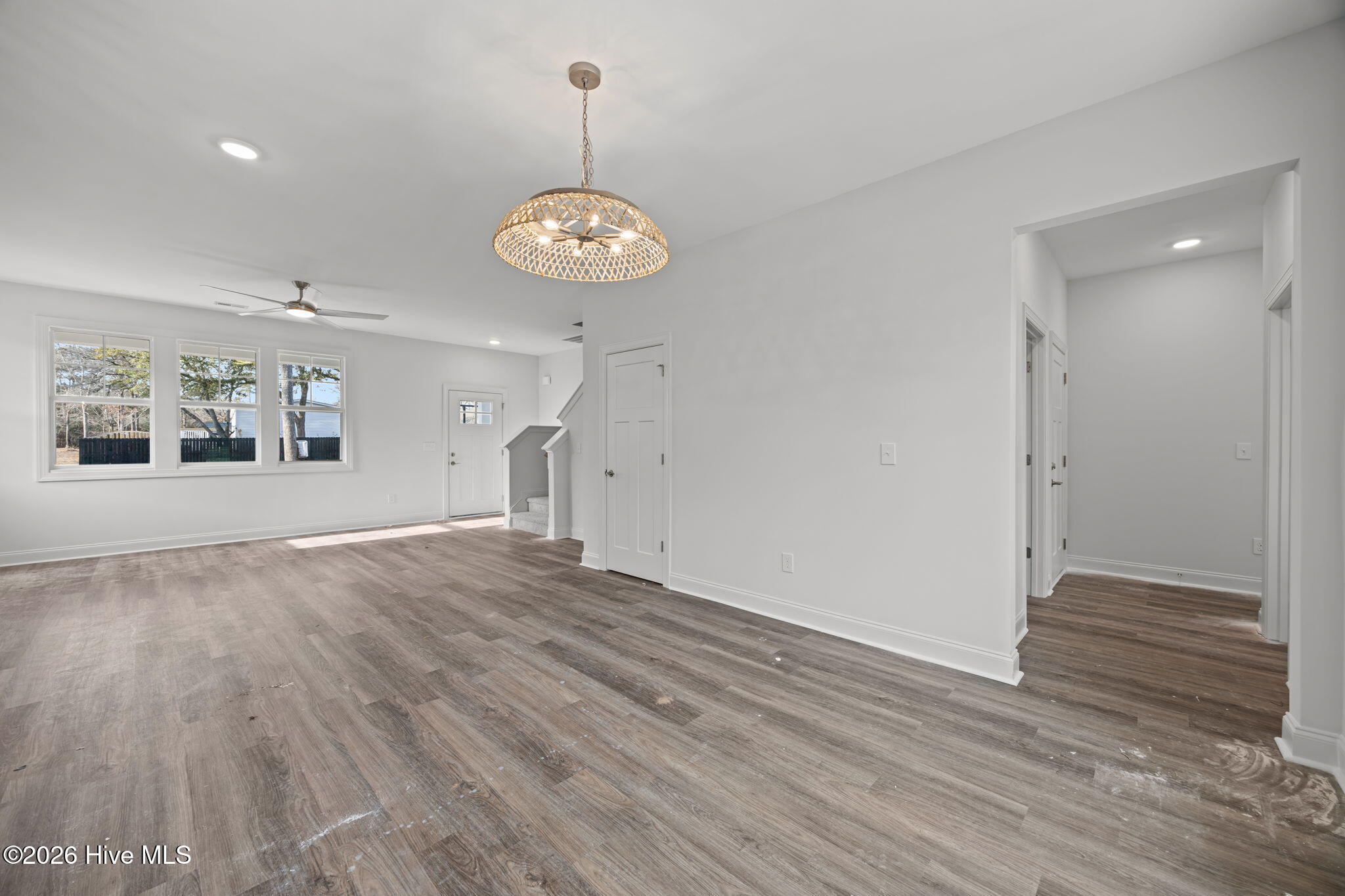 100528715 | Photo 11