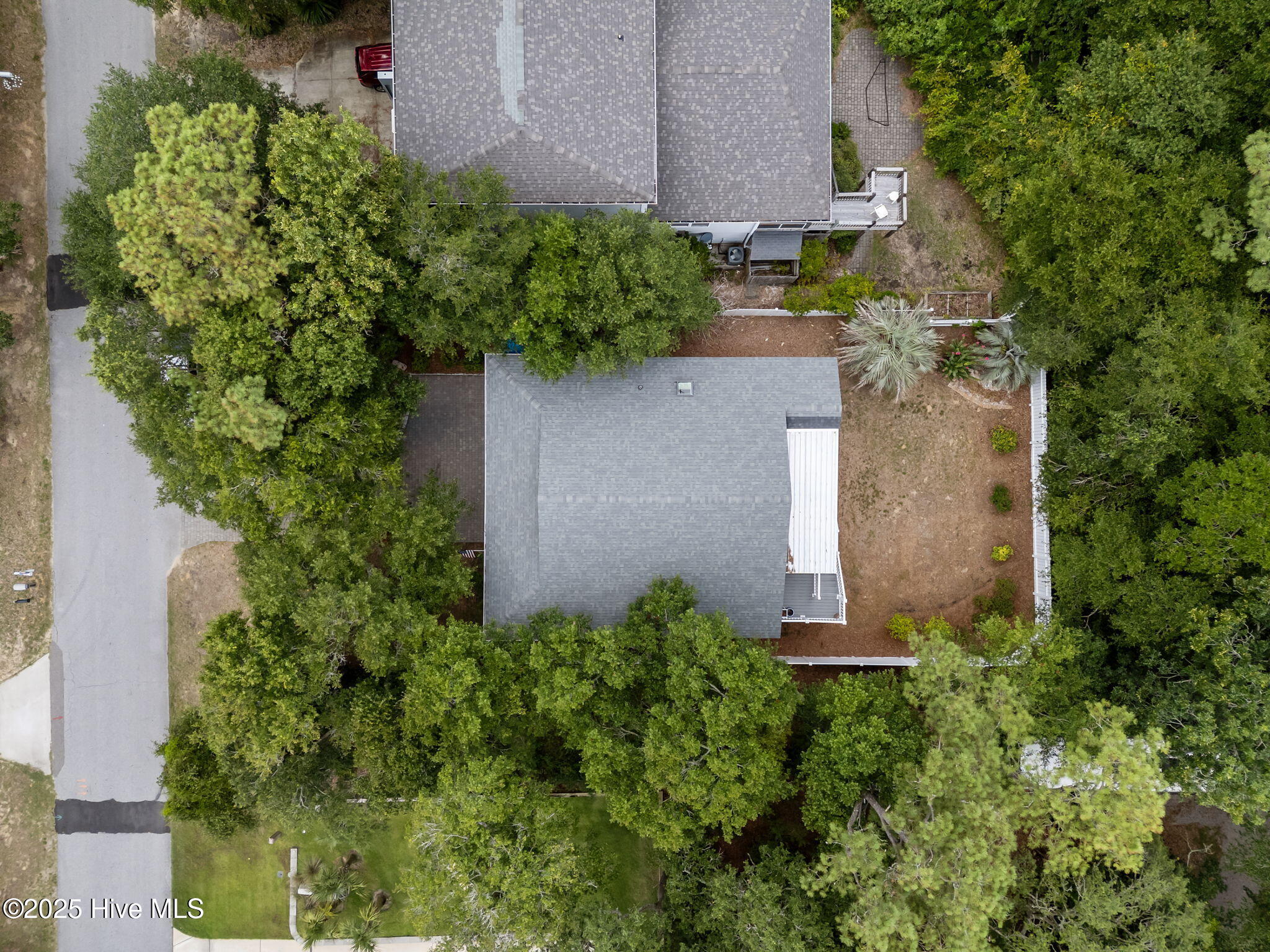 100521042 | Photo 49