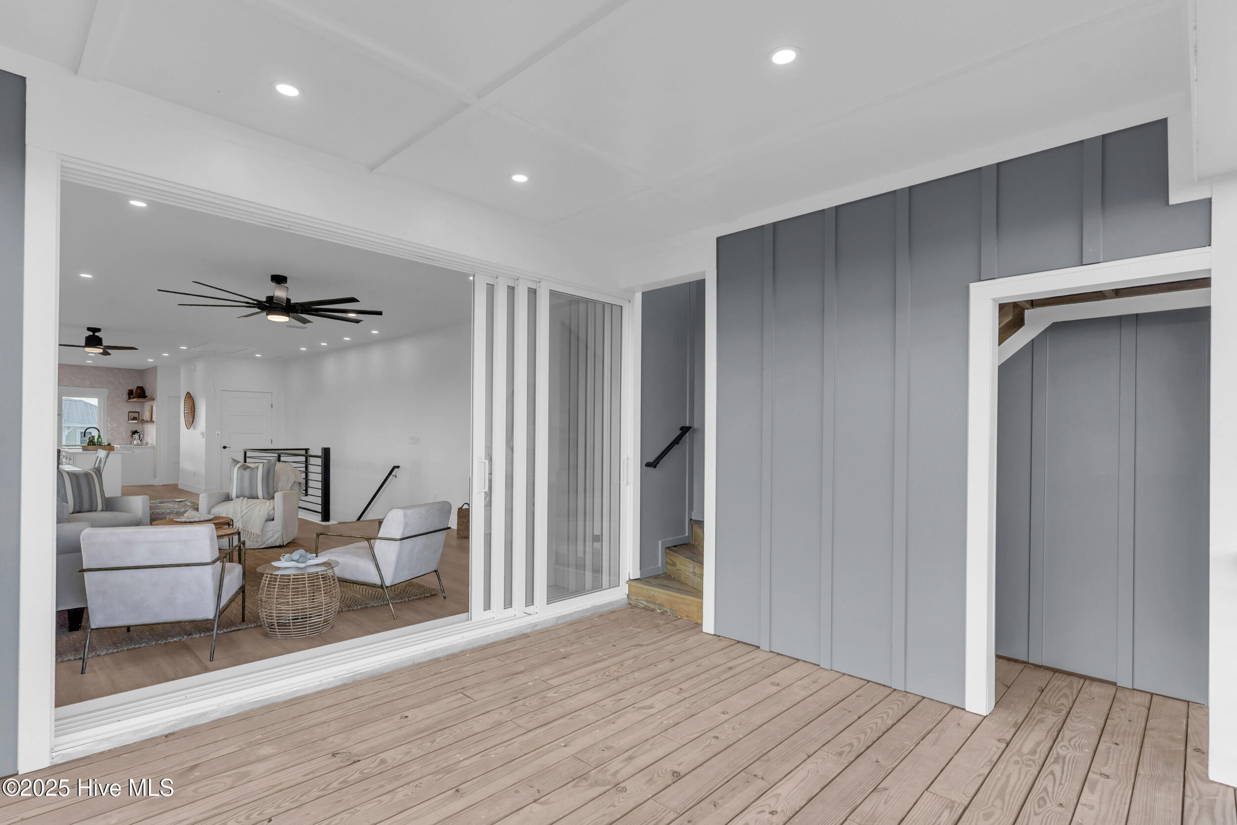 100509677 | Photo 31